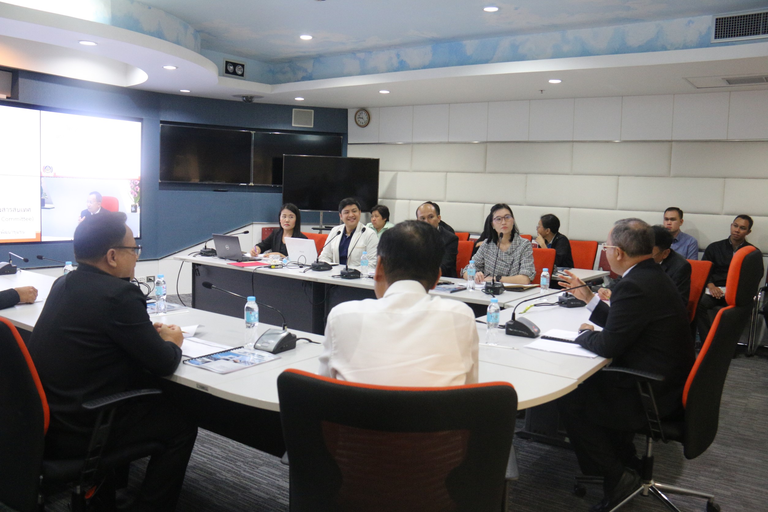 นายทวีป บุตรโพธิ์ รองอธิบดีกรมการพัฒนาชุมชน เป็นประธานการประชุมโครงการเตรียมความพร้อมตรวจติดตามมาตรฐานระบบคุณภาพ ISO 27001 : 2013 ประจำปีงบประมาณ พ.ศ. 2562