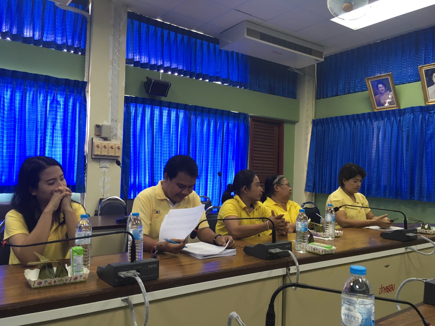 นายชัยยา ขำสะอาด ผู้อำนวยการศูนย์สารสนเทศเพื่อการพัฒนาชุมชน พร้อมด้วยนายสุริยา บุญเรืองยศศิริ นส.วรรณพร บุญมี และนส.ปภาวรินท์ ปานนี้ ติดตามการดำเนินงานโครงการจัดเก็บข้อมูลความจำเป็นพื้นฐาน(จปฐ.)ด้วยเครื่องมืออิเล็กทรอนิกส์ในจังหวัดนำร่อง ณ สำนักงานพัฒนาชุมชนอำเภอกุยบุรีและสำนักงานพัฒนาชุมชนอำเภอสามร้อยยอด จังหวัดประจวบคีรีขันธ์