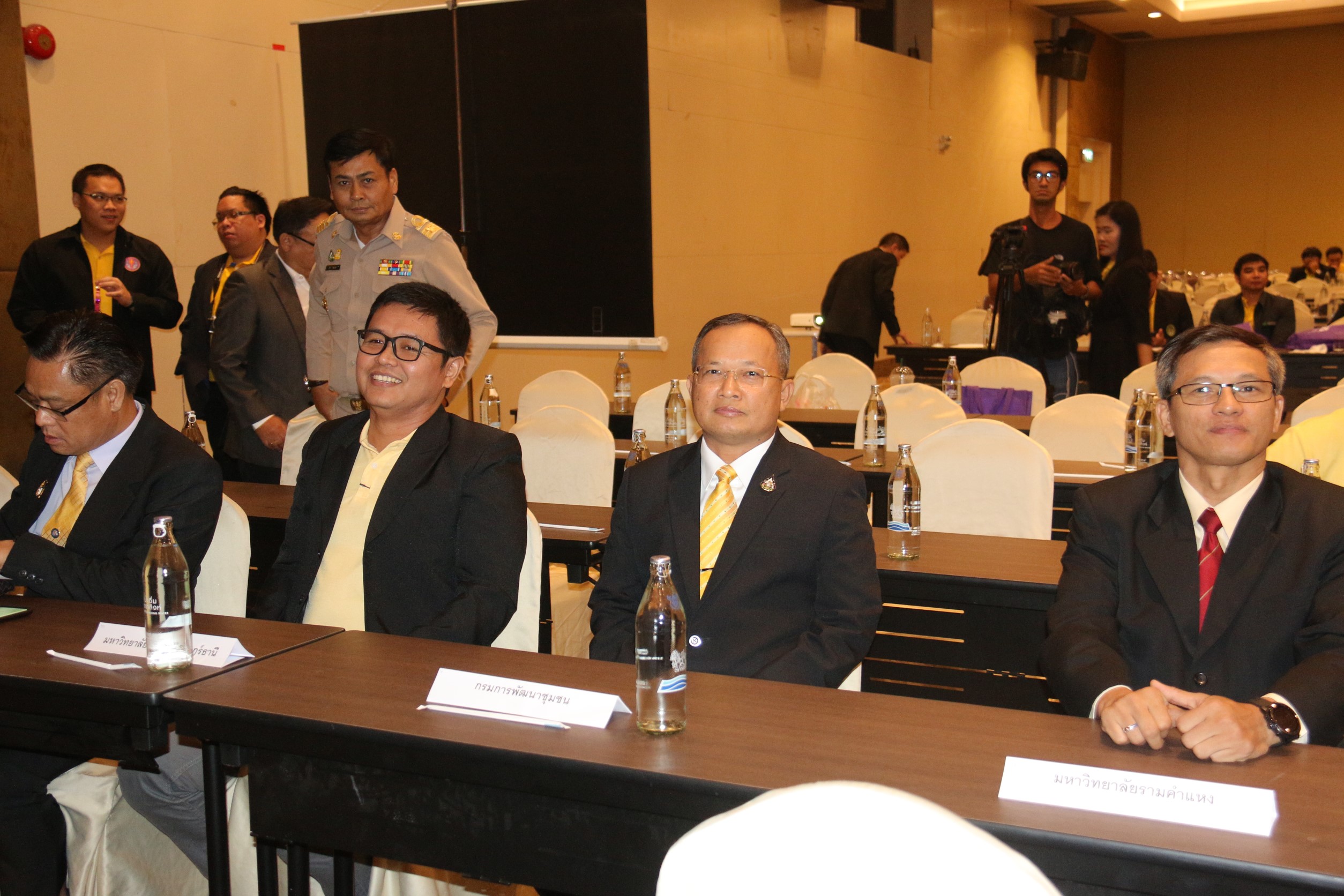 นายทวีป บุตรโพธิ์ รองอธิบดีกรมการพัฒนาชุมชน เข้ารับรางวัลหน่วยงานที่มีความพร้อมในการบริการเครือข่ายอินเทอร์เน็ตพื้นฐานและบริการที่รองรับ IPv6 ประจำปี พ.ศ. 2561 (IPv6 Award 2018)