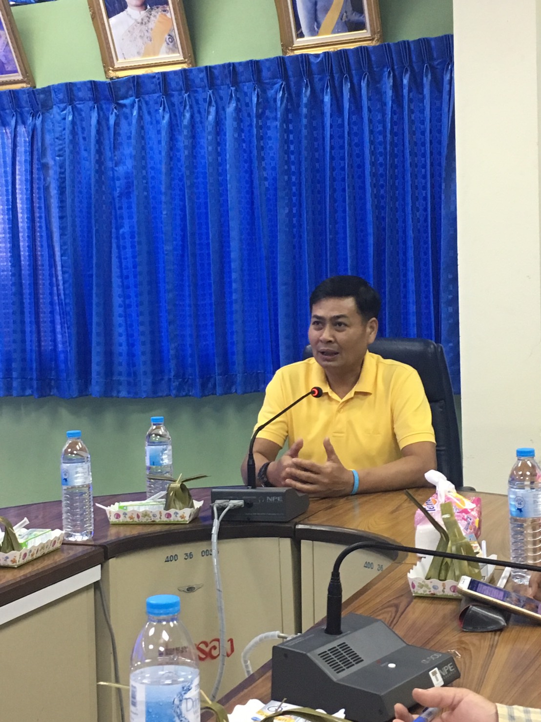 นายชัยยา ขำสะอาด ผู้อำนวยการศูนย์สารสนเทศเพื่อการพัฒนาชุมชน พร้อมด้วยนายสุริยา บุญเรืองยศศิริ นส.วรรณพร บุญมี และนส.ปภาวรินท์ ปานนี้ ติดตามการดำเนินงานโครงการจัดเก็บข้อมูลความจำเป็นพื้นฐาน(จปฐ.)ด้วยเครื่องมืออิเล็กทรอนิกส์ในจังหวัดนำร่อง ณ สำนักงานพัฒนาชุมชนอำเภอกุยบุรีและสำนักงานพัฒนาชุมชนอำเภอสามร้อยยอด จังหวัดประจวบคีรีขันธ์