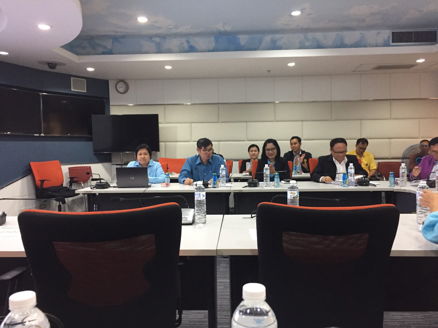 วันที่ ๙ ส.ค. ๖๒ เวลา ๙.๐๐ น. ณ ห้อง War room ประชุมศูนย์สารสนเทศเพื่อการพัฒนาชุมชน ครั้งที่ ๔/๒๕๖๒ โดยนายชัยยา ขำสะอาด ผู้อำนวยการศูนย์สารสนเทศเพื่อการพัฒนาชุมชน เป็นประธาน