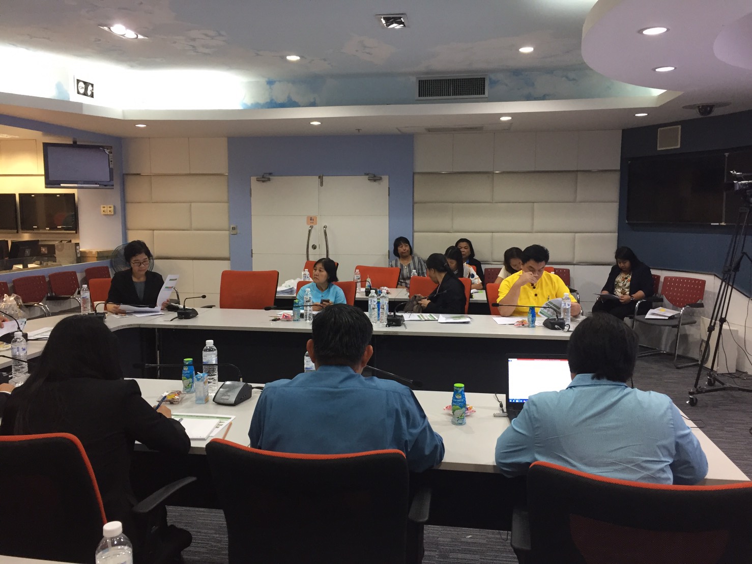 วันที่ ๙ ส.ค. ๖๒ เวลา ๙.๐๐ น. ณ ห้อง War room ประชุมศูนย์สารสนเทศเพื่อการพัฒนาชุมชน ครั้งที่ ๔/๒๕๖๒ โดยนายชัยยา ขำสะอาด ผู้อำนวยการศูนย์สารสนเทศเพื่อการพัฒนาชุมชน เป็นประธาน