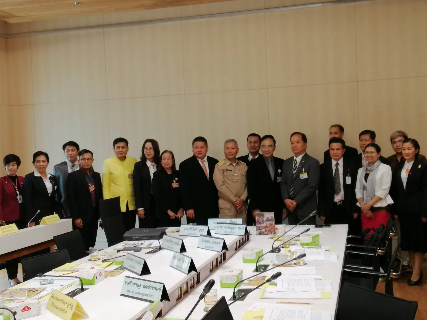 กรมการพัฒนาชุมชนมอบหมายนายชัยยา ขำสะอาด ผู้อำนวยการศูนย์สารสนเทศเพื่อการพัฒนาชุมชน พร้อมคณะ ร่วมประชุมกับคณะอนุกรรมาธิการการปกครอง คณะที่สอง ในคณะกรรมาธิการการปกครอง สภาผู้แทนราษฎร เพื่อแสดงความคิดเห็นเกี่ยวกับแนวทางการเสริมสร้างสังคมอุดมปัญญาแบบบูรณาการ การพัฒนาด้านจิตใจและสร้างวัฒนธรรมในการอยู่ร่วมกัน การดำเนินการหมู่บ้านรักษาศีล 5 และการปลูกฝังค่านิยมหลักของคนไทย