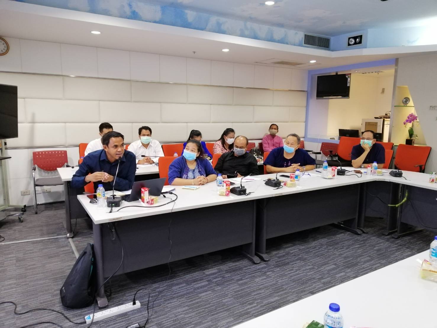 นายชัยยา ขำสะอาด ผู้อำนวยการศูนย์สารสนเทศฯ เป็นประธานการประชุมขับเคลื่อนการดำเนินงานโครงการ และติดตามความก้าวหน้าการจัดเก็บข้อมูลความจำเป็นพื้นฐาน (จปฐ.) ด้วยเครื่องมืออิเล็กทรอนิกส์ ปี 2563