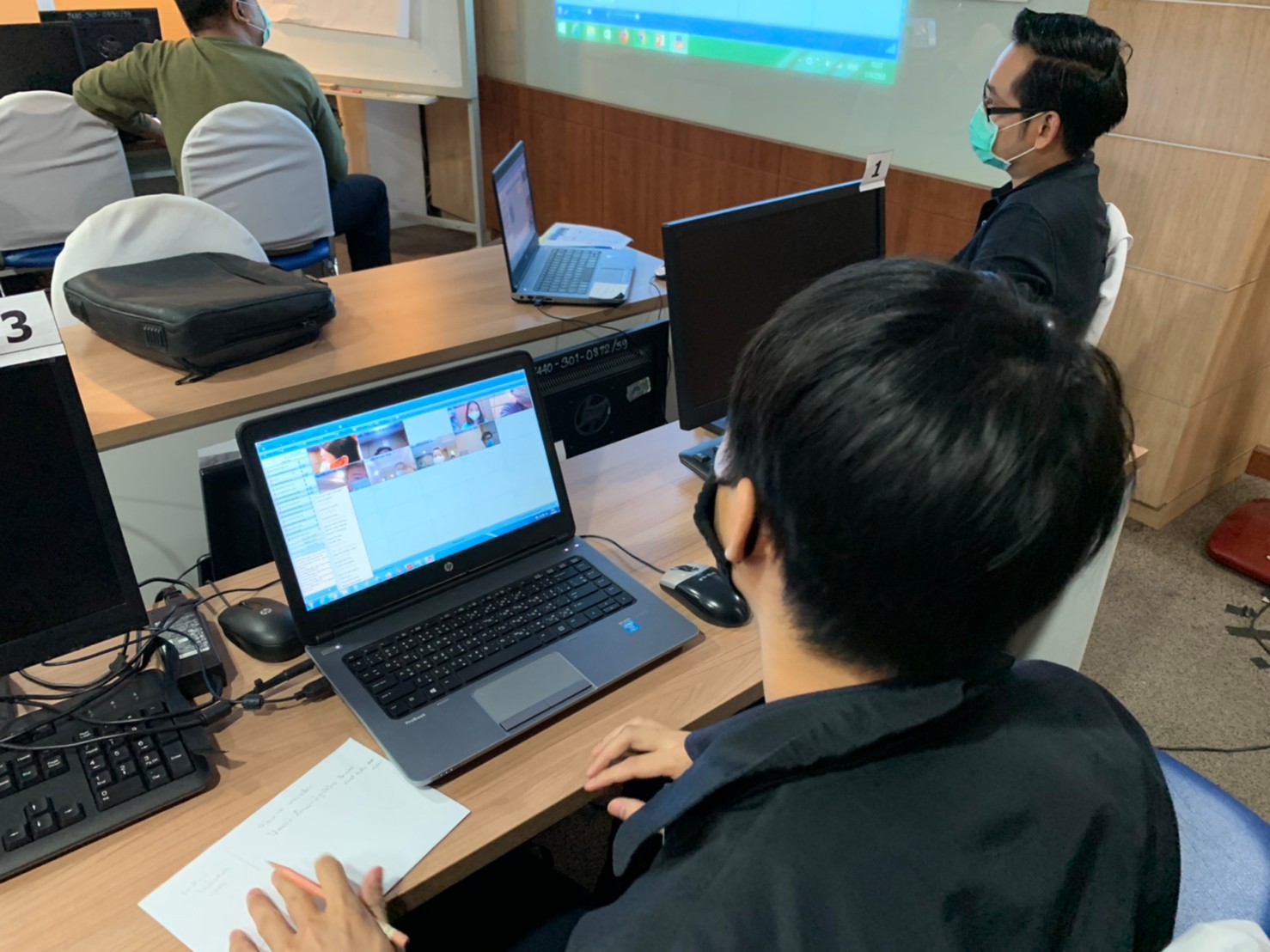 การจัดฝึกอบรมในการใช้โปรแกรม SessionCall แก่เจ้าหน้าที่หน่วยงานส่วนกลาง เพื่อเตรียมความพร้อมตามมาตรการป้องกันการระบาดของโรคติดเชื้อไวรัส Covid-19