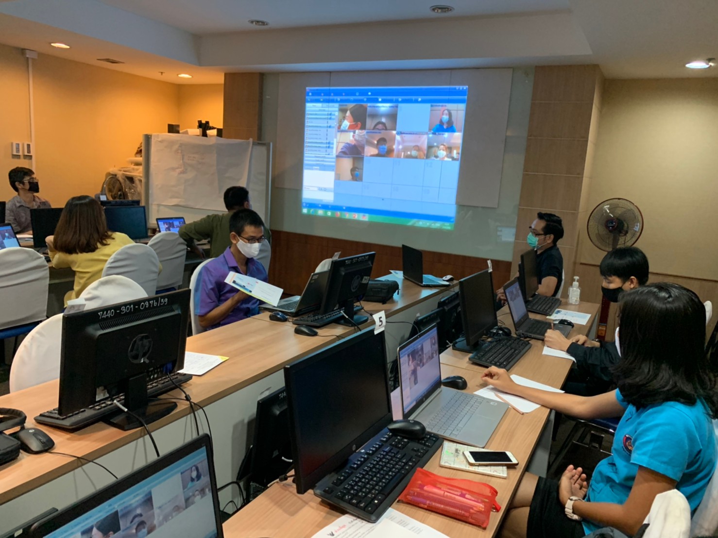 การจัดฝึกอบรมในการใช้โปรแกรม SessionCall แก่เจ้าหน้าที่หน่วยงานส่วนกลาง เพื่อเตรียมความพร้อมตามมาตรการป้องกันการระบาดของโรคติดเชื้อไวรัส Covid-19