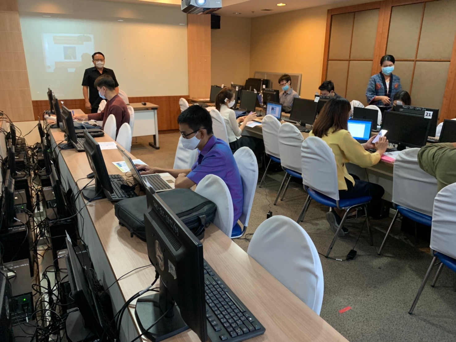 การจัดฝึกอบรมในการใช้โปรแกรม SessionCall แก่เจ้าหน้าที่หน่วยงานส่วนกลาง เพื่อเตรียมความพร้อมตามมาตรการป้องกันการระบาดของโรคติดเชื้อไวรัส Covid-19