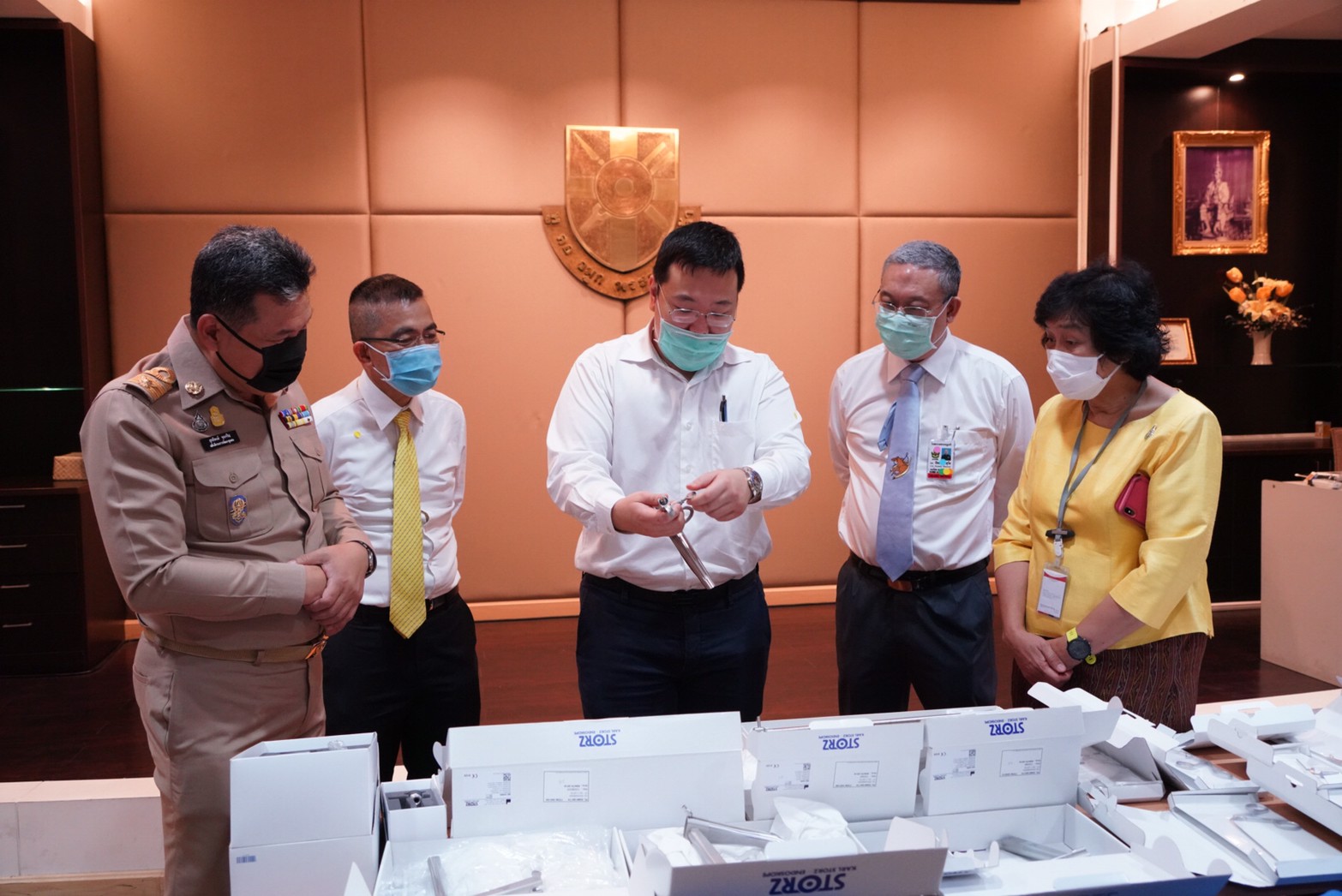 กรมการพัฒนาชุมชน ร่วมบริจาคเครื่องมือแพทย์ ชุดรักษาและการผ่าตัด