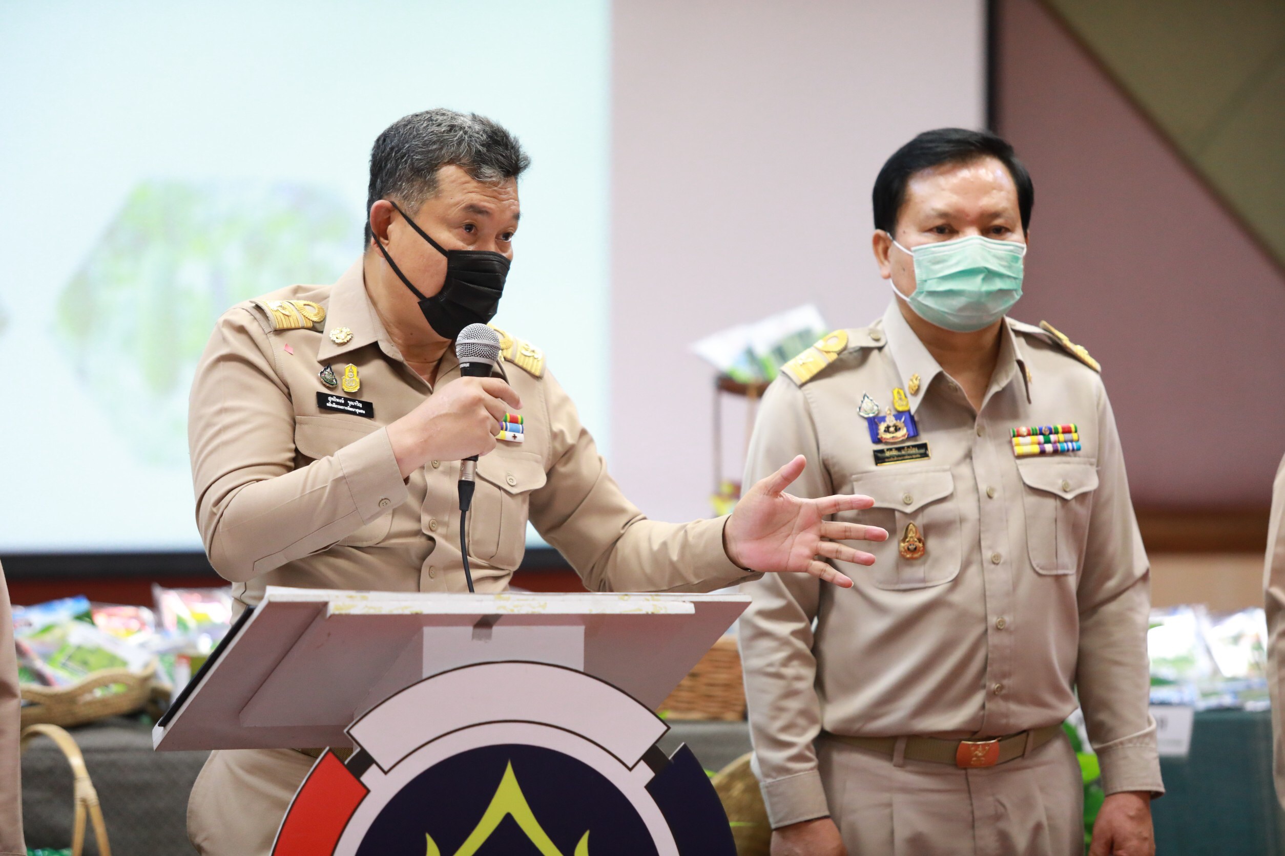 “เครือข่ายโอทอป มอบเมล็ดพันธุ์ หนุนปลูกผักสวนครัว สร้างอาหารปลอดภัย”