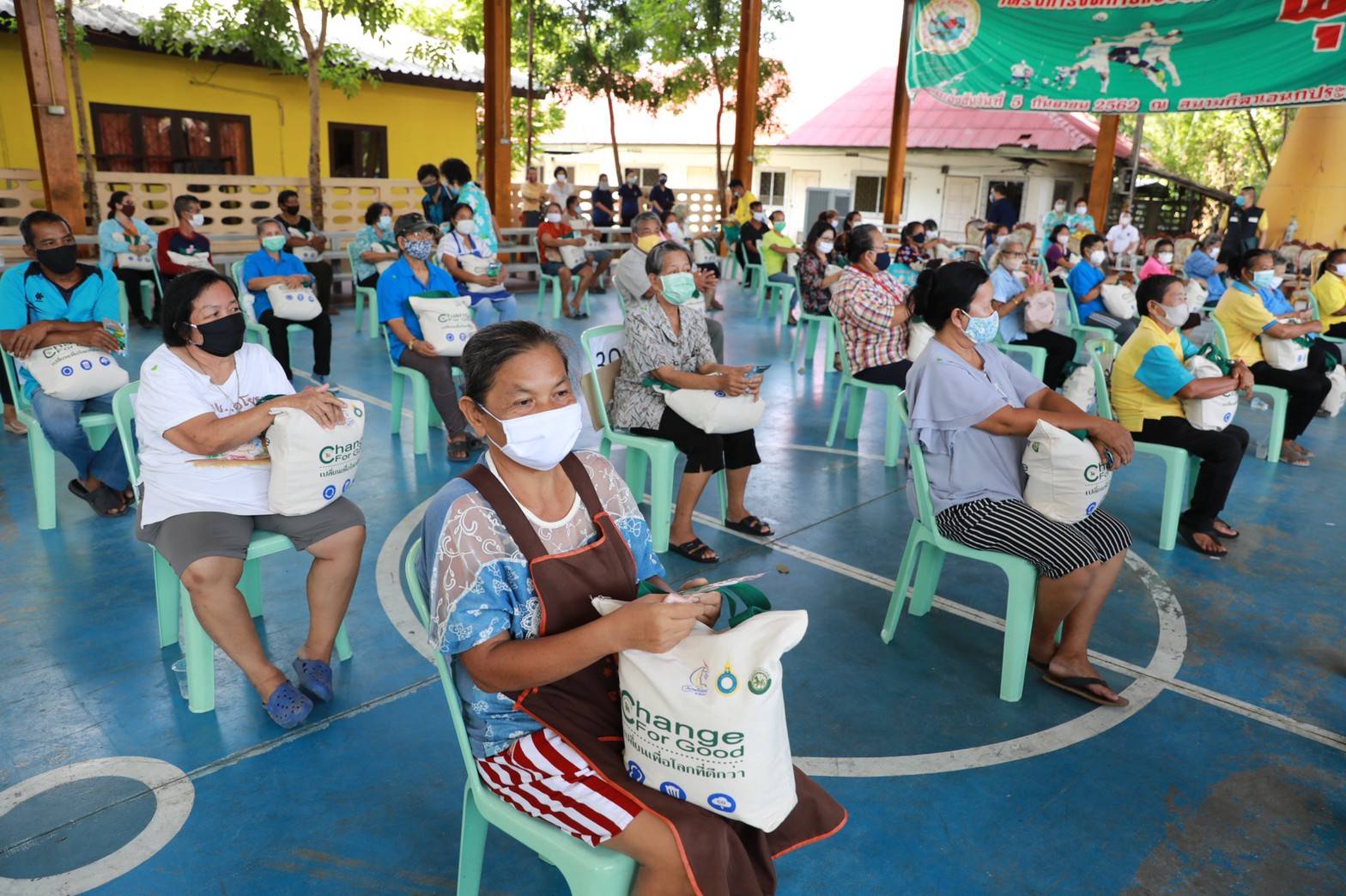 “พช.” จับมือ “สภาสตรีแห่งชาติฯ” มอบถุงยังชีพ และจัดสร้างบ้านพักอาศัยให้ผู้ยากไร้