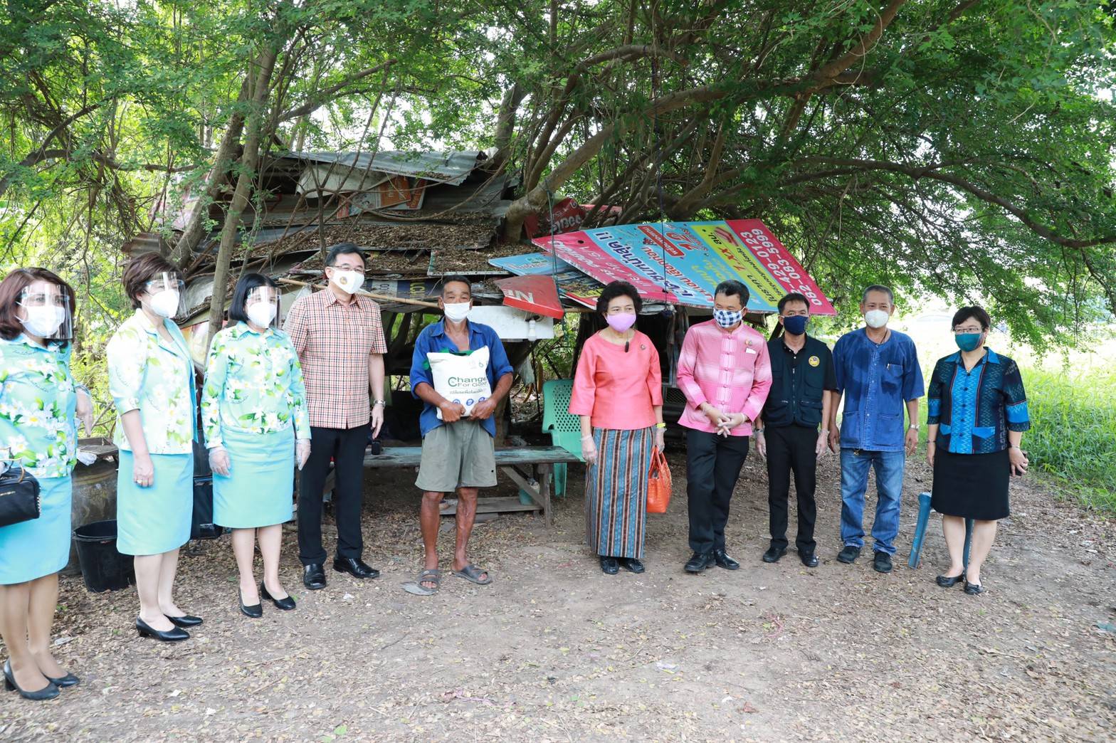 “พช.” จับมือ “สภาสตรีแห่งชาติฯ” มอบถุงยังชีพ และจัดสร้างบ้านพักอาศัยให้ผู้ยากไร้