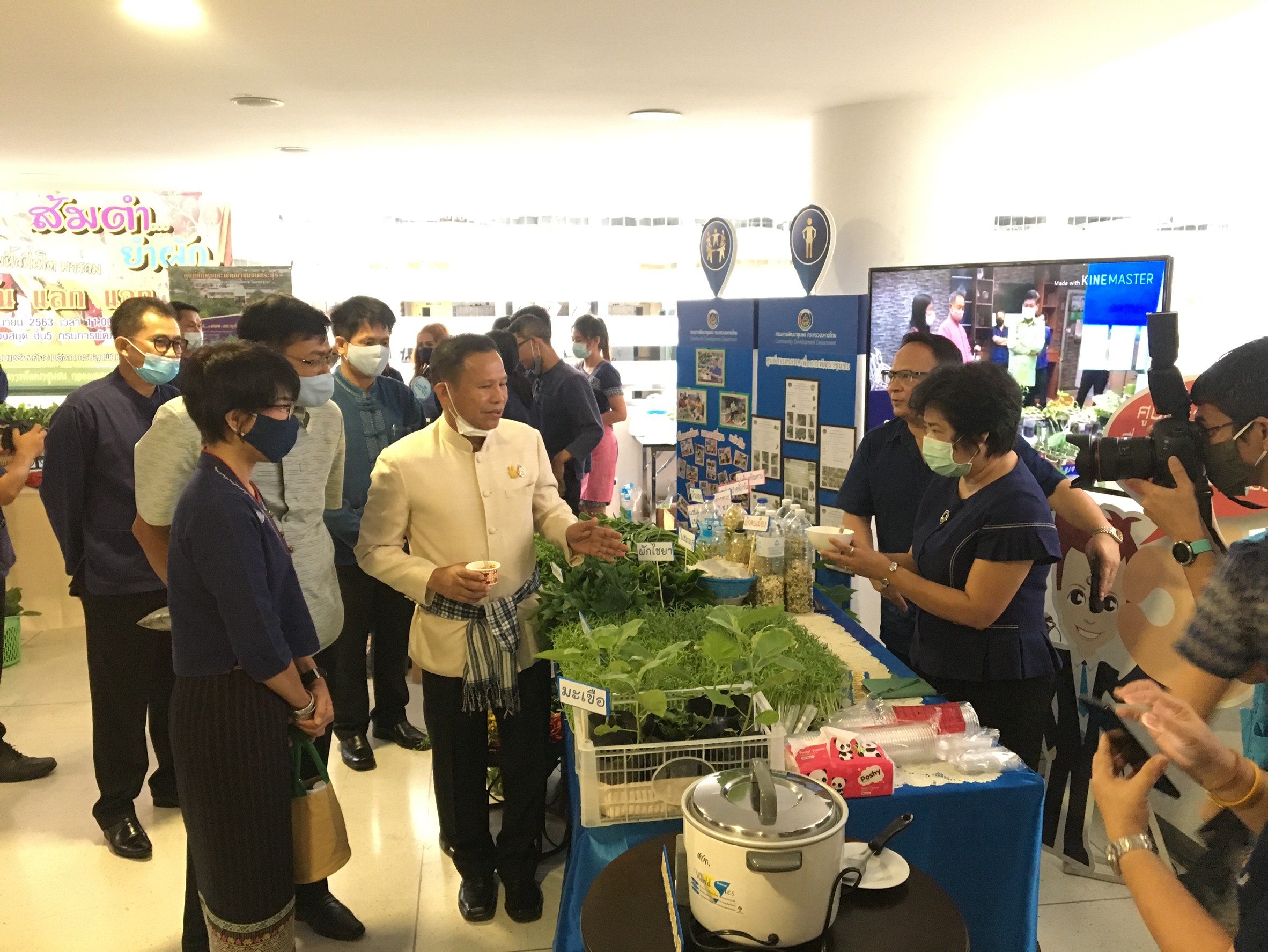 ศูนย์สารสนเทศเพื่อการพัฒนาชุมชน ร่วมจัดกิจกรรม “แบ่งปัน แลกเปลี่ยน ผลผลิต” ตามแผนปฏิบัติการปลูกผักสวนครัว ๙๐ วัน เพื่อสร้างความมั่นคงทางอาหาร