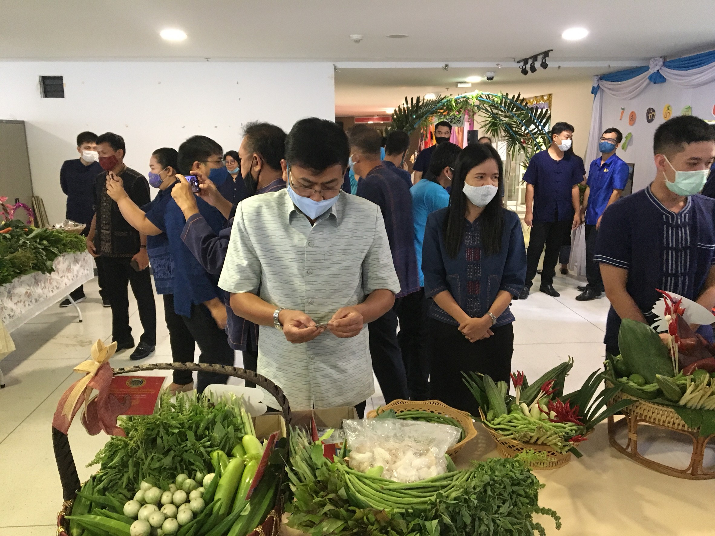 ศูนย์สารสนเทศเพื่อการพัฒนาชุมชน ร่วมจัดกิจกรรม “แบ่งปัน แลกเปลี่ยน ผลผลิต” ตามแผนปฏิบัติการปลูกผักสวนครัว ๙๐ วัน เพื่อสร้างความมั่นคงทางอาหาร