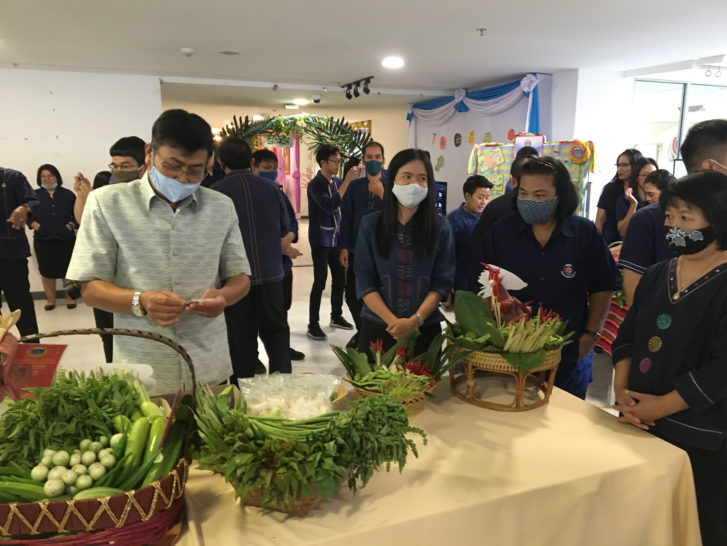 ศูนย์สารสนเทศเพื่อการพัฒนาชุมชน ร่วมจัดกิจกรรม “แบ่งปัน แลกเปลี่ยน ผลผลิต” ตามแผนปฏิบัติการปลูกผักสวนครัว ๙๐ วัน เพื่อสร้างความมั่นคงทางอาหาร