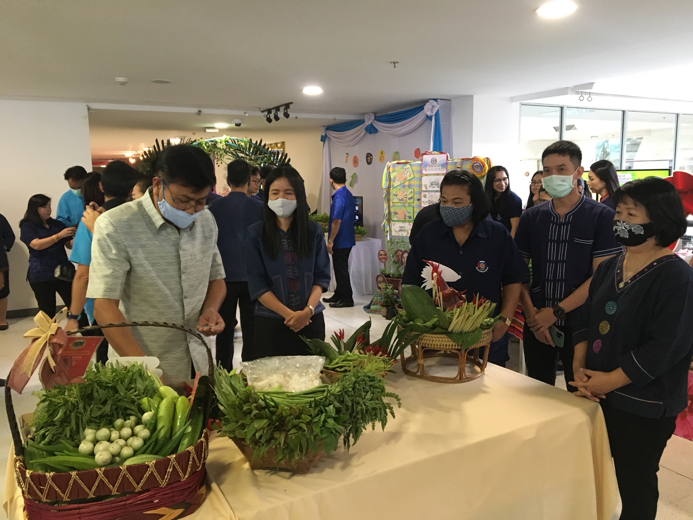 ศูนย์สารสนเทศเพื่อการพัฒนาชุมชน ร่วมจัดกิจกรรม “แบ่งปัน แลกเปลี่ยน ผลผลิต” ตามแผนปฏิบัติการปลูกผักสวนครัว ๙๐ วัน เพื่อสร้างความมั่นคงทางอาหาร