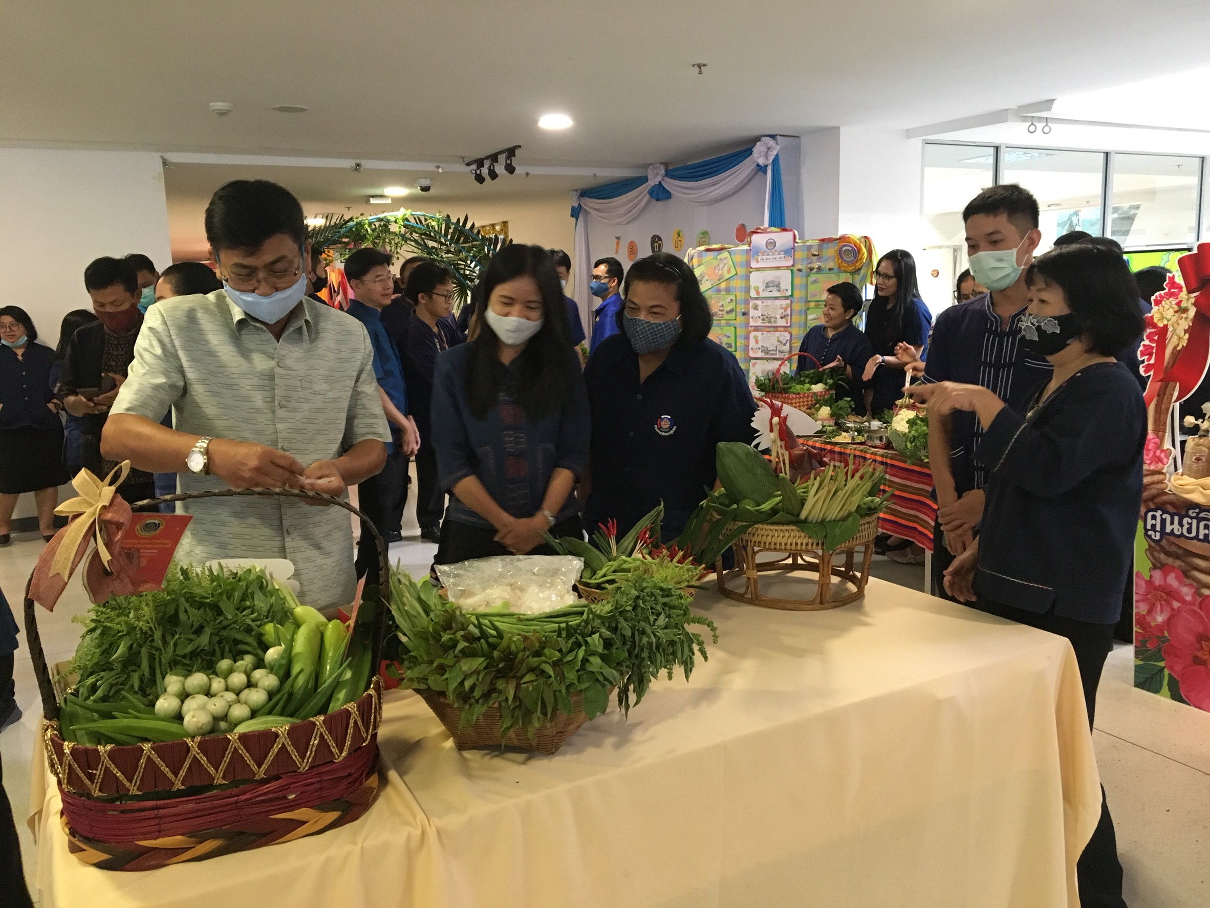 ศูนย์สารสนเทศเพื่อการพัฒนาชุมชน ร่วมจัดกิจกรรม “แบ่งปัน แลกเปลี่ยน ผลผลิต” ตามแผนปฏิบัติการปลูกผักสวนครัว ๙๐ วัน เพื่อสร้างความมั่นคงทางอาหาร