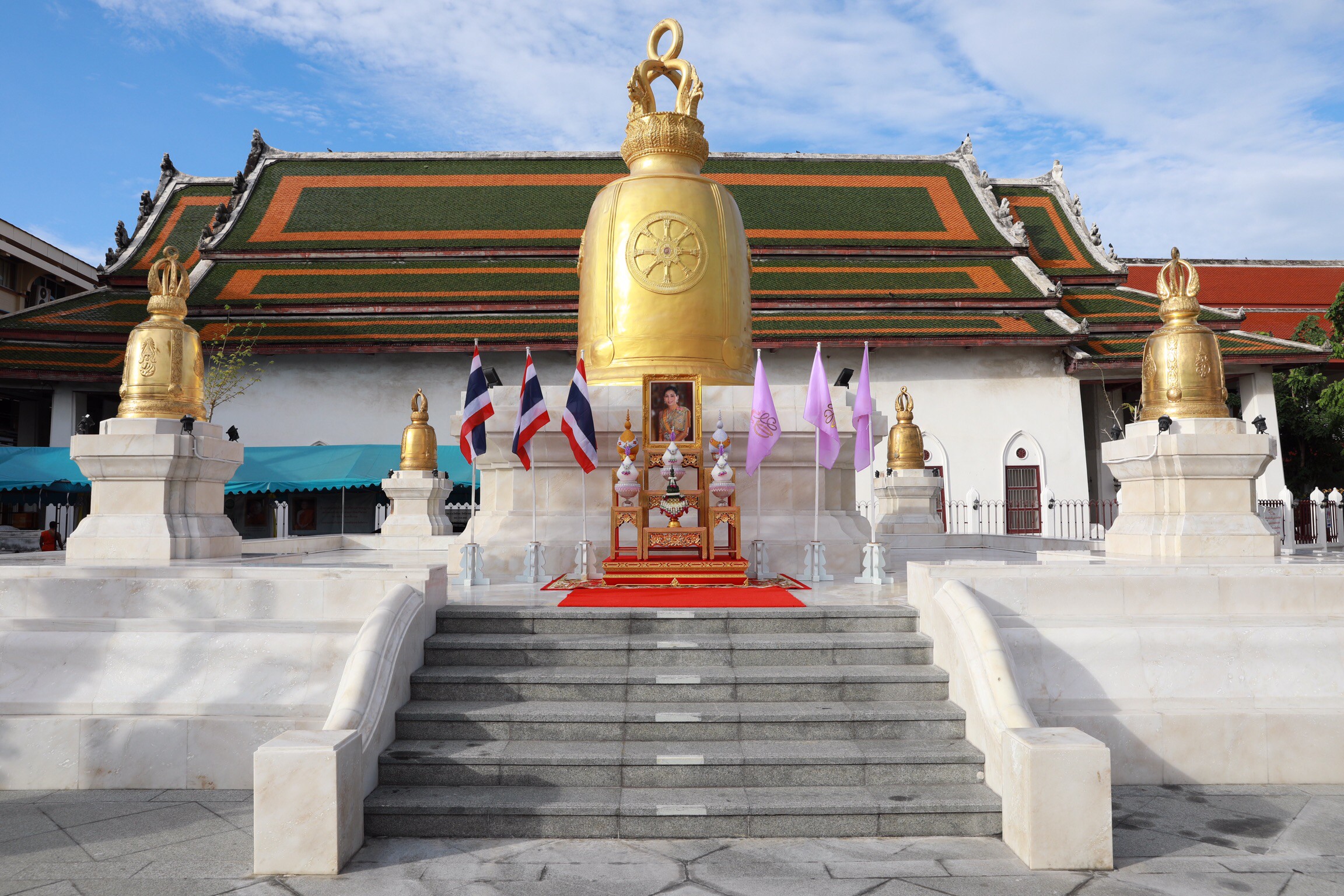 อธิบดี พช. ร่วมกับ ประธานสภาสตรีแห่งชาติฯ ร่วมกุศลใหญ่ปลูกต้นไม้มงคลเพิ่มความร่มรื่นภายในวัดระฆังฯ เพื่อเป็นพุทธบูชา ถวายพระราชกุศล สมเด็จพระบรมราชินีเนื่องในวันเฉลิมพระชนมพรรษา