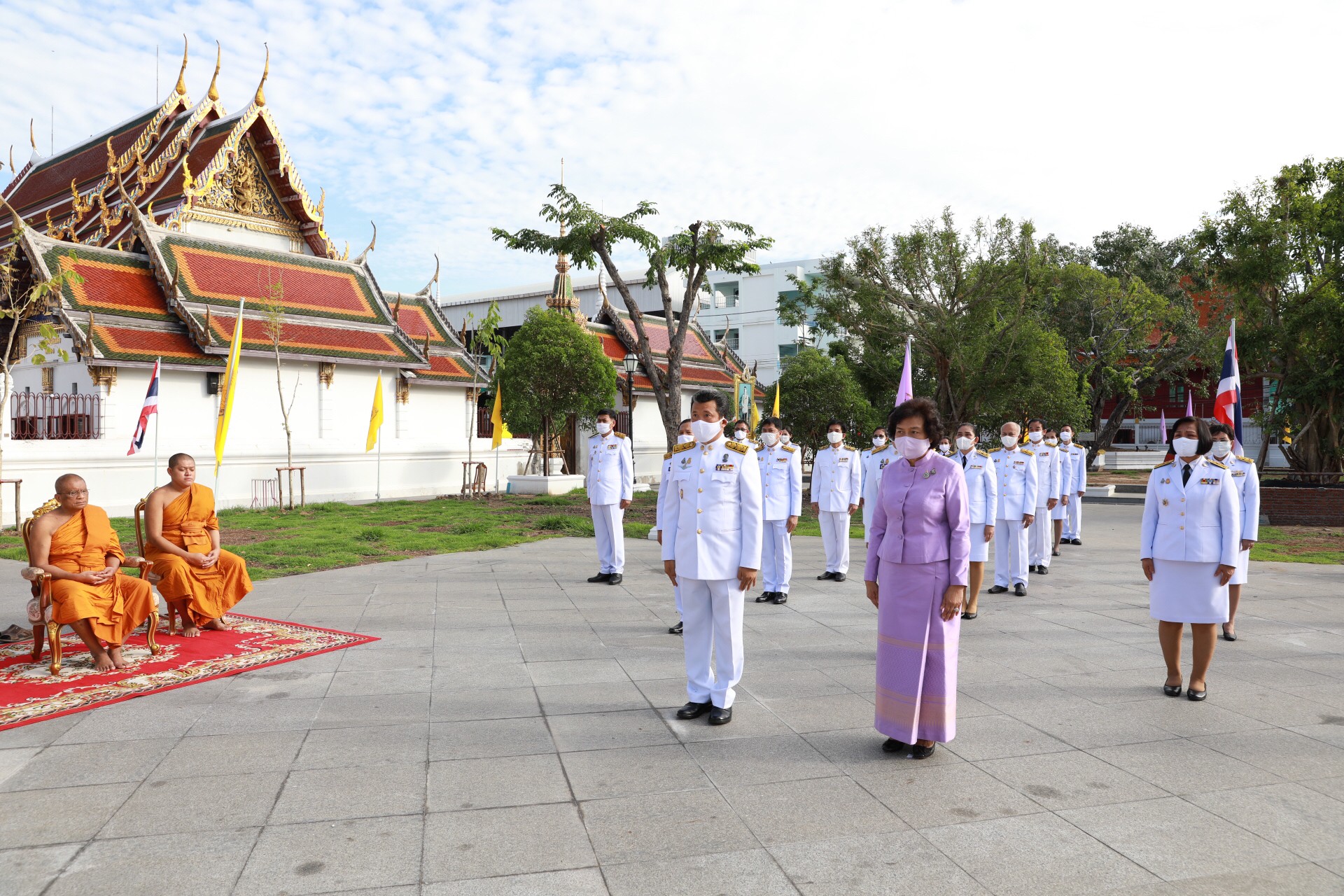 อธิบดี พช. ร่วมกับ ประธานสภาสตรีแห่งชาติฯ ร่วมกุศลใหญ่ปลูกต้นไม้มงคลเพิ่มความร่มรื่นภายในวัดระฆังฯ เพื่อเป็นพุทธบูชา ถวายพระราชกุศล สมเด็จพระบรมราชินีเนื่องในวันเฉลิมพระชนมพรรษา