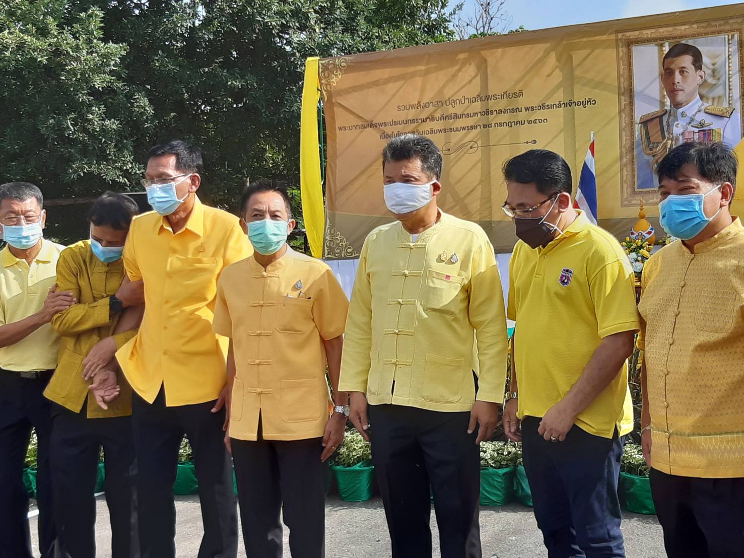 ศูนย์สารสนเทศเพื่อการพัฒนาชุมชน ร่วมกิจกรรมปลูกป่าเฉลิมพระเกียรติและถวายเป็นพระราชกุศลแด่พระบาทสมเด็จพระเจ้าอยู่หัว เนื่องในโอกาสวันเฉลิมพระชนมพรรษา 28 กรกฎาคม 2563