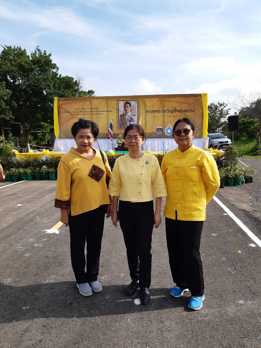 ศูนย์สารสนเทศเพื่อการพัฒนาชุมชน ร่วมกิจกรรมปลูกป่าเฉลิมพระเกียรติและถวายเป็นพระราชกุศลแด่พระบาทสมเด็จพระเจ้าอยู่หัว เนื่องในโอกาสวันเฉลิมพระชนมพรรษา 28 กรกฎาคม 2563