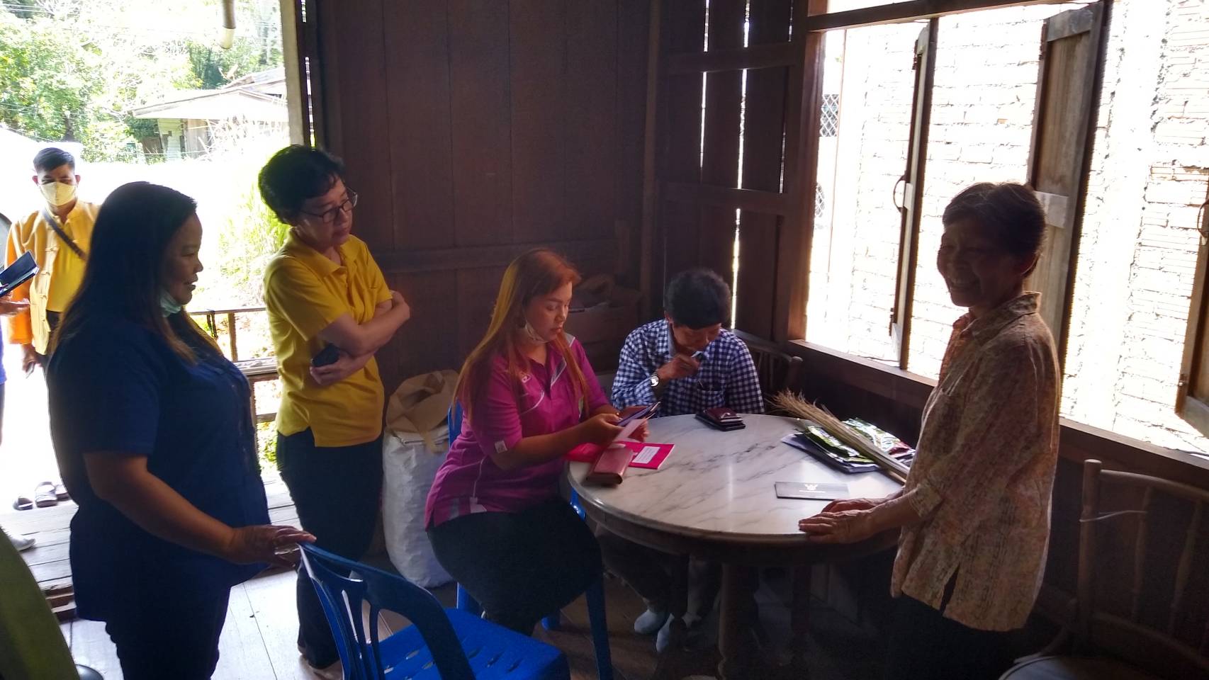 การติดตามความก้าวหน้าการจัดเก็บข้อมูลความจำเป็นพื้นฐาน (จปฐ.) ด้วยเครื่องมืออิเล็กทรอนิกส์ในพื้นที่จังหวัดนราธิวาส