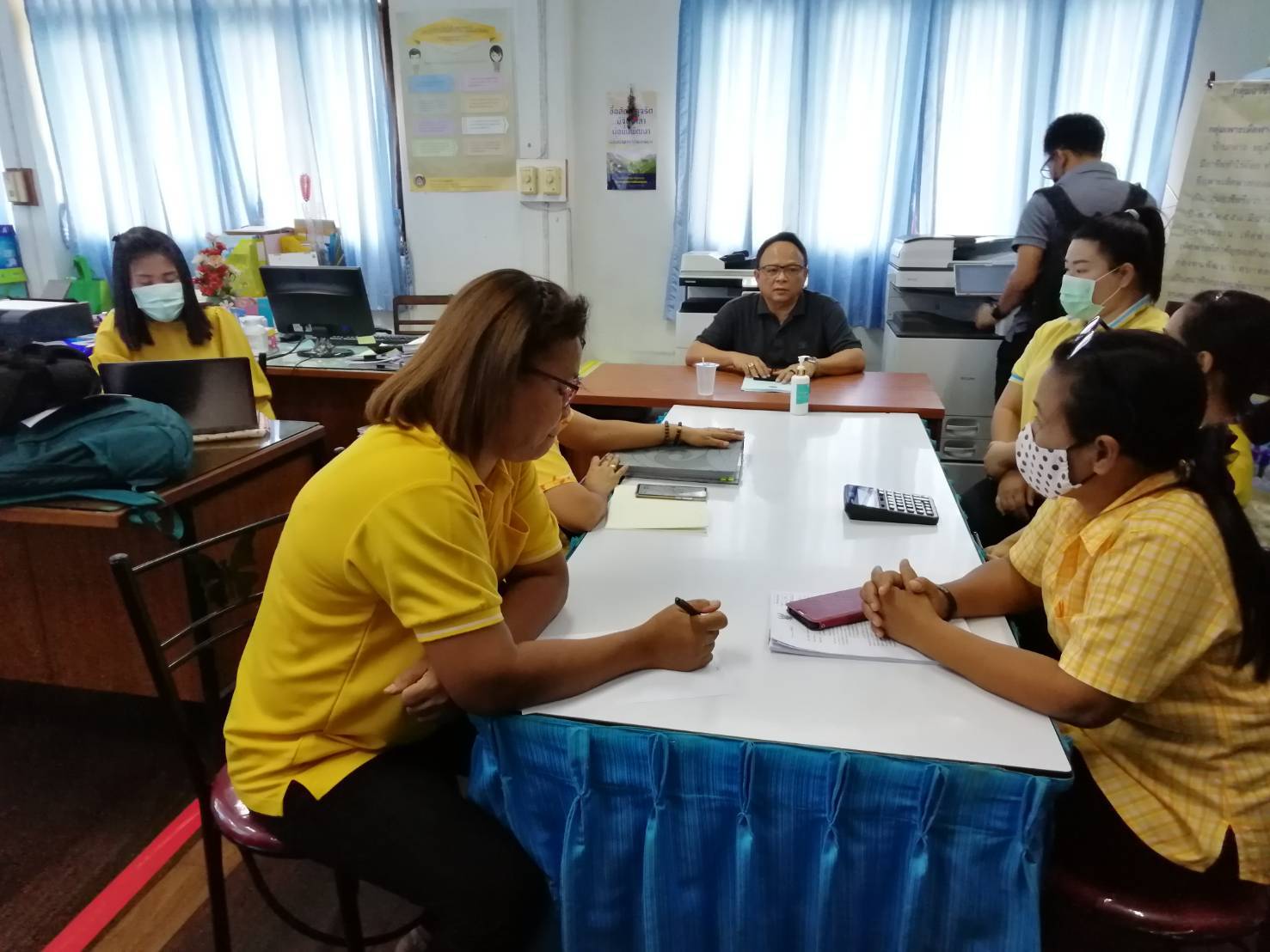 การติดตามงานโครงการเช่าวงจรสื่อสัญญาณอินเทอร์เน็ต 4 ระดับ โครงการรักษาความมั่นคงปลอดภัยคอมพิวเตอร์ (โปรแกรมป้องกันไวรัส) และโครงการพัฒนาระบบตรวจสอบสิทธิ์ผู้ใช้งานอินเทอร์เน็ตระดับอำเภอ