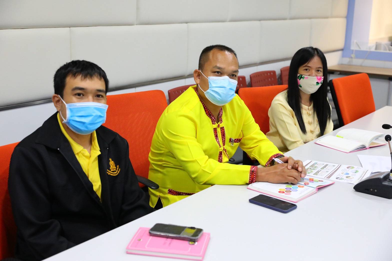 การประชุมจัดทำฐานข้อมูลครัวเรือนเปราะบาง เพื่อส่งเสริมการพัฒนาคุณภาพชีวิตของประชนและการเยียวยาช่วยเหลือประชาชนที่ได้รับผลกระทบจากสถานการณ์การแพร่ระบาดของโรคติดเชื้อไวรัสโคโรนา 2019 (โควิด-19)