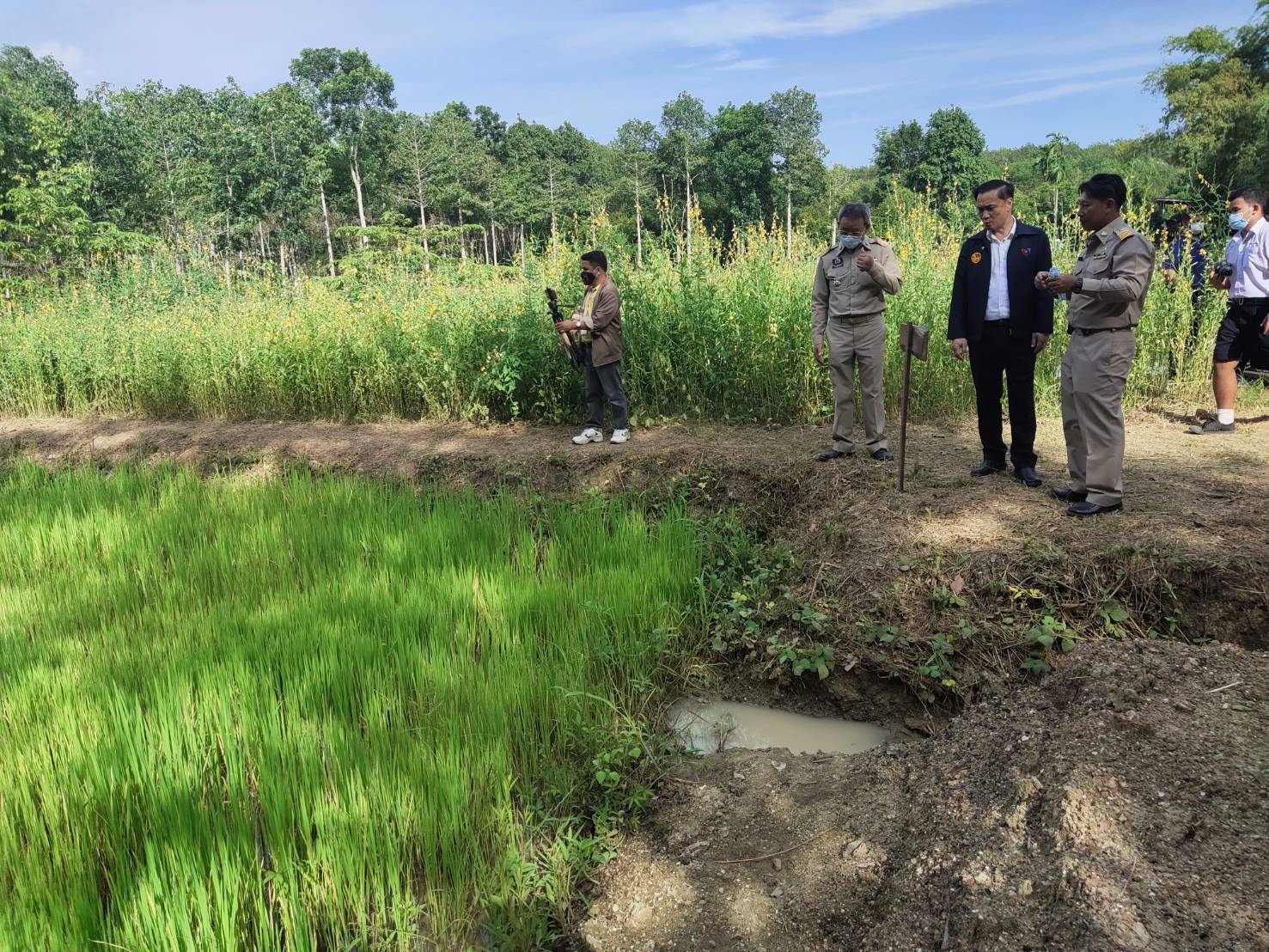 มท.3 ลงพื้นที่ตรวจเยี่ยมโคก หนอง นา จังหวัดระยอง
