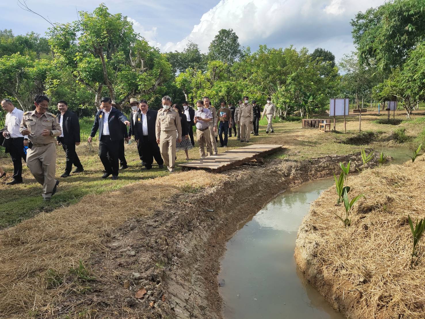 มท.3 ลงพื้นที่ตรวจเยี่ยมโคก หนอง นา จังหวัดระยอง