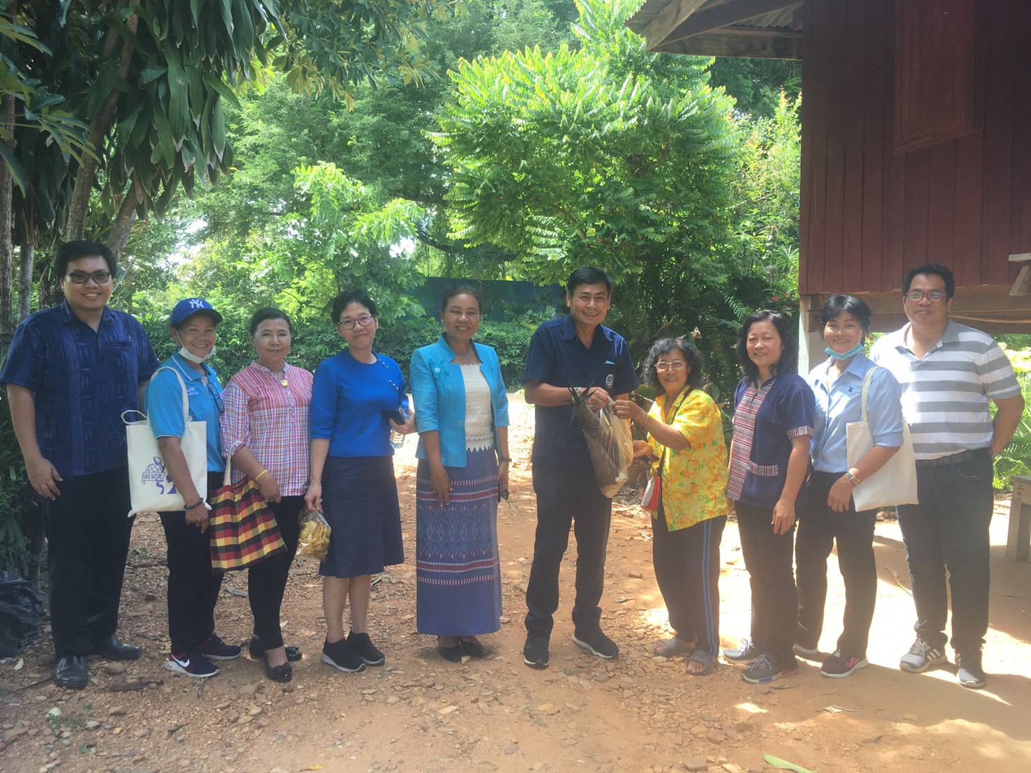 ผู้อำนวยการศูนย์สารสนเทศฯ ลงพื้นที่ติดตามการจัดเก็บข้อมูล จปฐ. ระดับครัวเรือน ในพื้นที่ อ.ศรีสวัสดิ์ จ.กาญจนบุรี