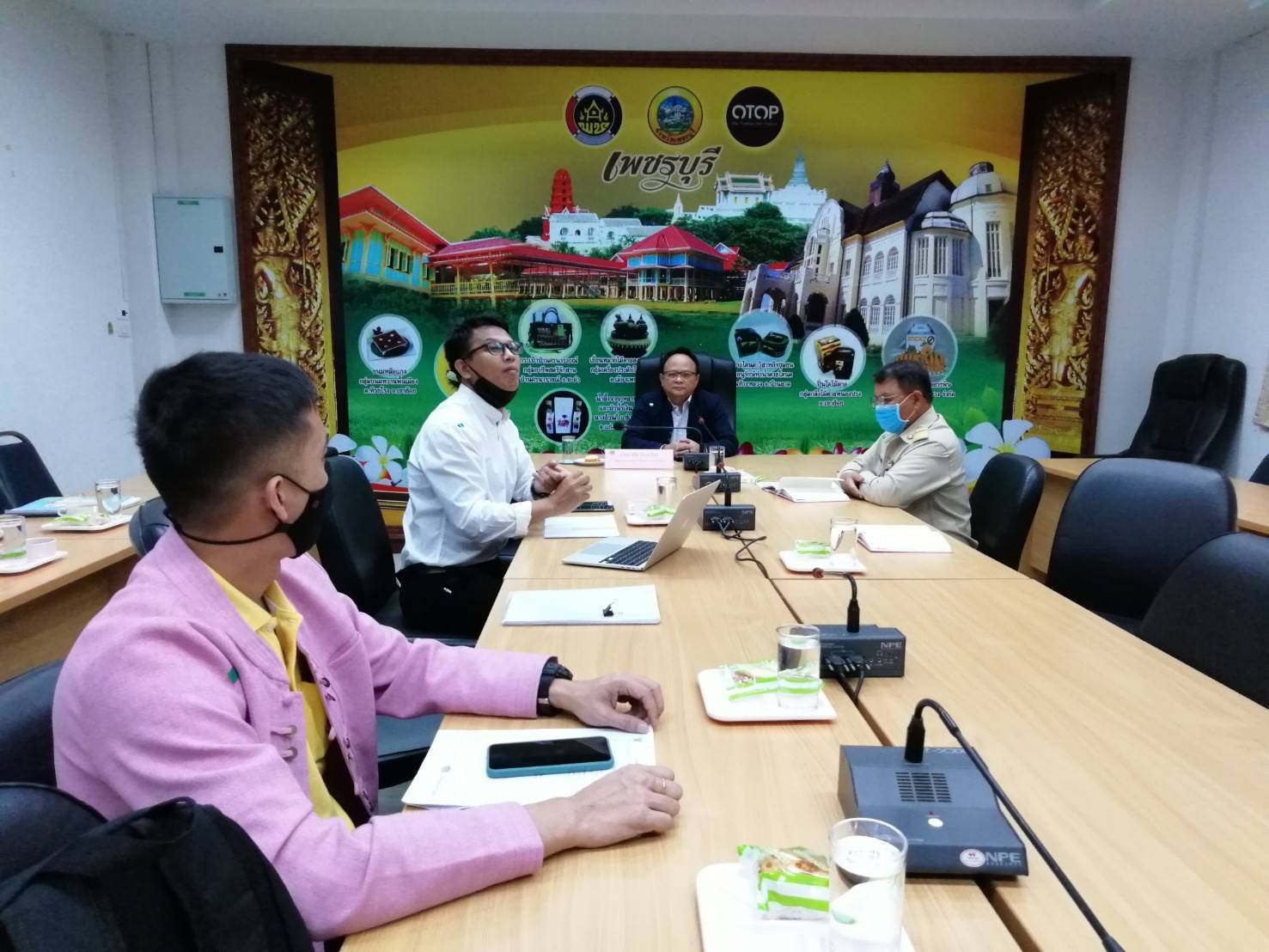 ติดตามงานโครงการเช่าวงจรสื่อสัญญาณอินเทอร์เน็ต 4 ระดับ โครงการรักษาความมั่นคงปลอดภัยคอมพิวเตอร์ (โปรแกรมป้องกันไวรัส) และโครงการพัฒนาระบบตรวจสอบสิทธิ์ผู้ใช้งานอินเทอร์เน็ตระดับอำเภอ ในพื้นที่จังหวัดเพชรบุรี