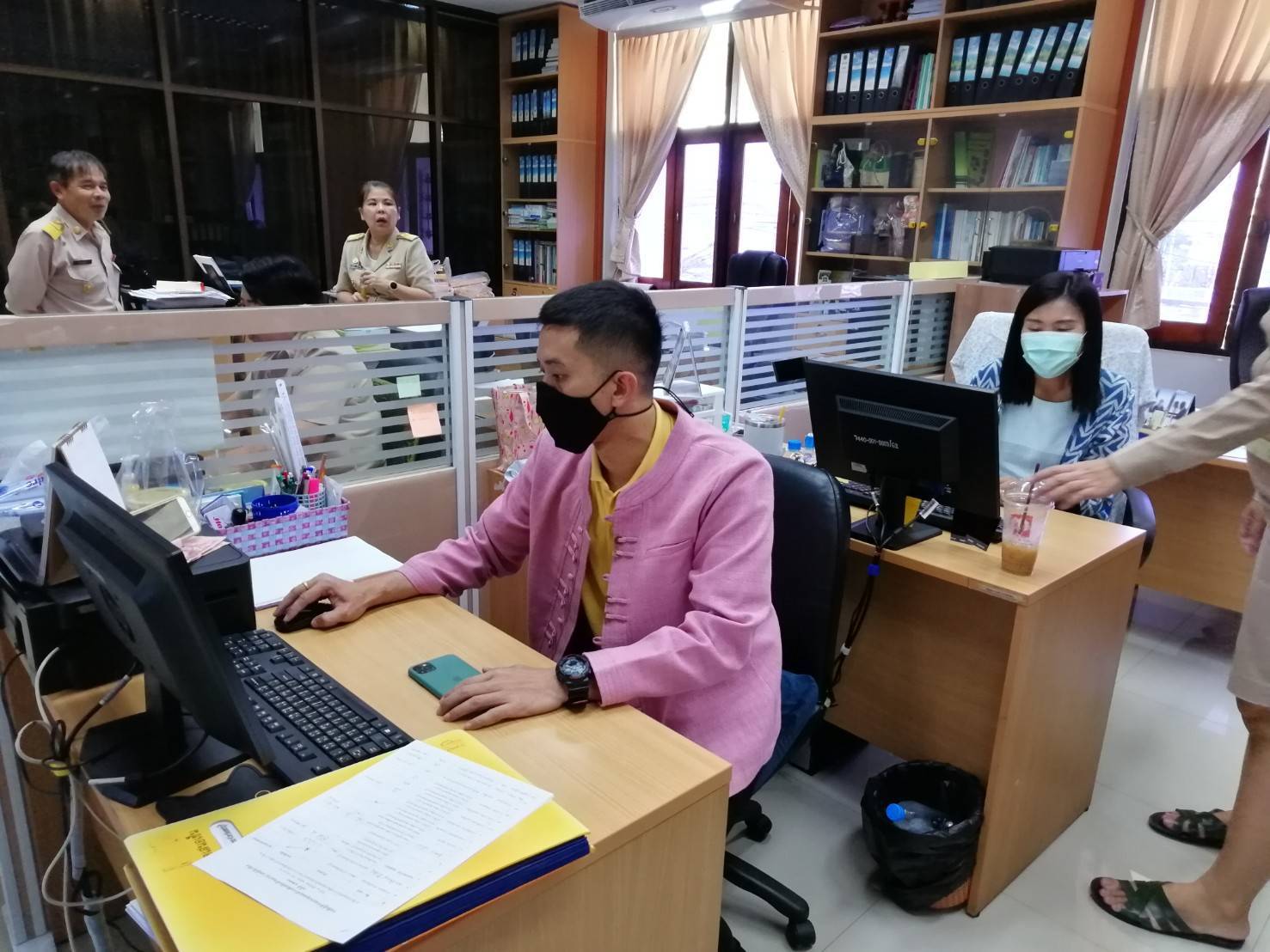 ติดตามงานโครงการเช่าวงจรสื่อสัญญาณอินเทอร์เน็ต 4 ระดับ โครงการรักษาความมั่นคงปลอดภัยคอมพิวเตอร์ (โปรแกรมป้องกันไวรัส) และโครงการพัฒนาระบบตรวจสอบสิทธิ์ผู้ใช้งานอินเทอร์เน็ตระดับอำเภอ ในพื้นที่จังหวัดเพชรบุรี