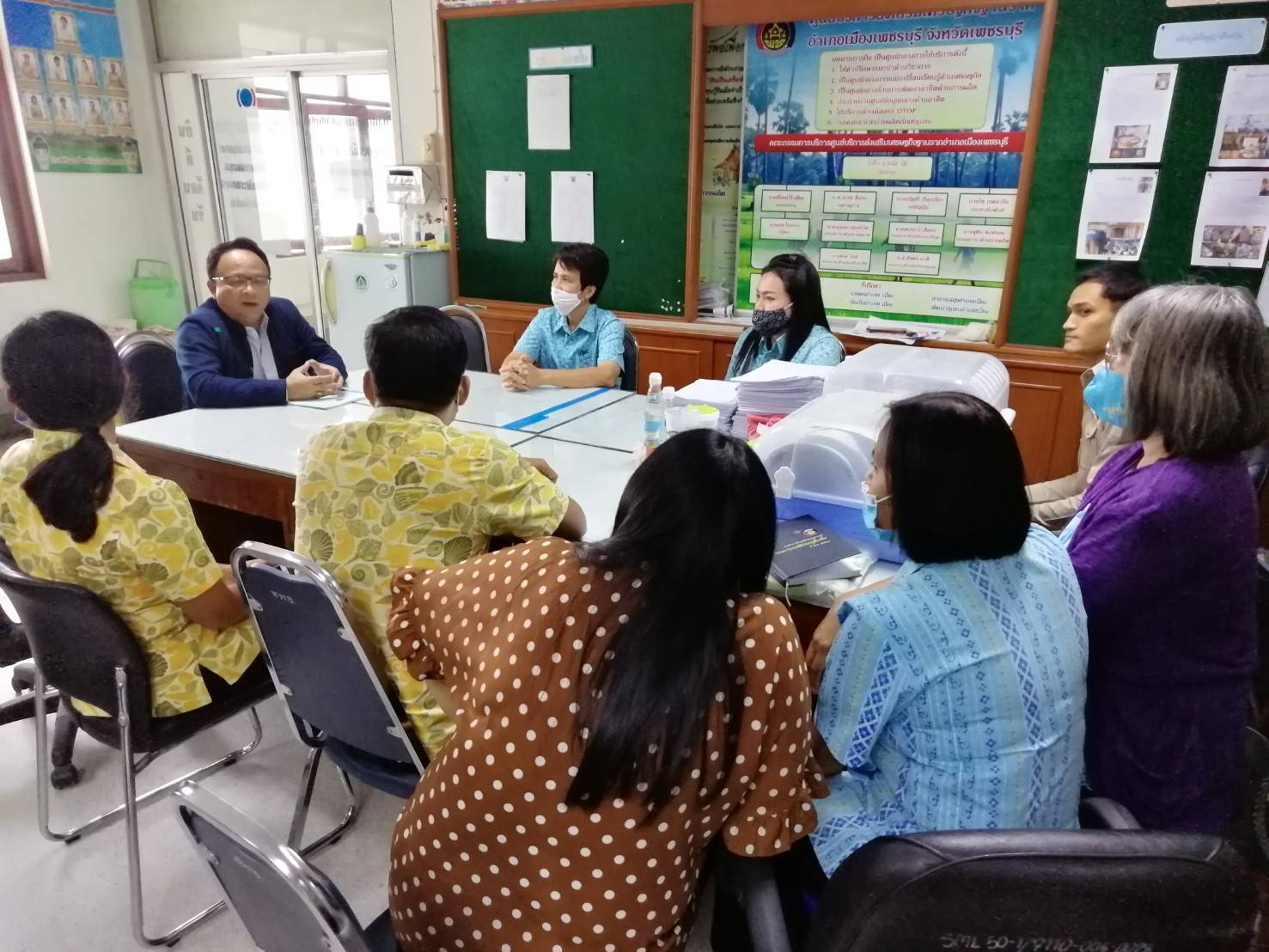 ติดตามงานโครงการเช่าวงจรสื่อสัญญาณอินเทอร์เน็ต 4 ระดับ โครงการรักษาความมั่นคงปลอดภัยคอมพิวเตอร์ (โปรแกรมป้องกันไวรัส) และโครงการพัฒนาระบบตรวจสอบสิทธิ์ผู้ใช้งานอินเทอร์เน็ตระดับอำเภอ ในพื้นที่จังหวัดเพชรบุรี