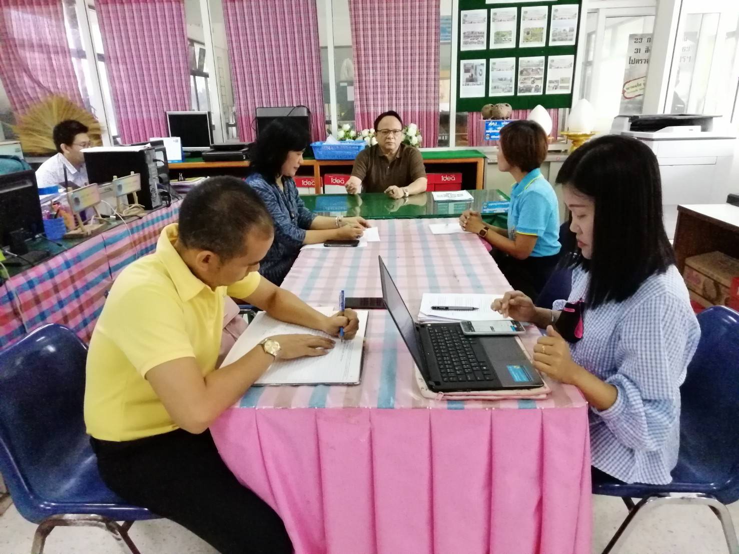 ศูนย์สารสนเทศฯ ตรวจติดตามงานโครงการเช่าวงจรสื่อสัญญาณอินเทอร์เน็ต 4 ระดับ โครงการรักษาความมั่นคงปลอดภัยคอมพิวเตอร์ (โปรแกรมป้องกันไวรัส) และโครงการพัฒนาระบบตรวจสอบสิทธิ์ผู้ใช้งานอินเทอร์เน็ตระดับอำเภอ ณ พื้นที่จังหวัดมุกดาหาร