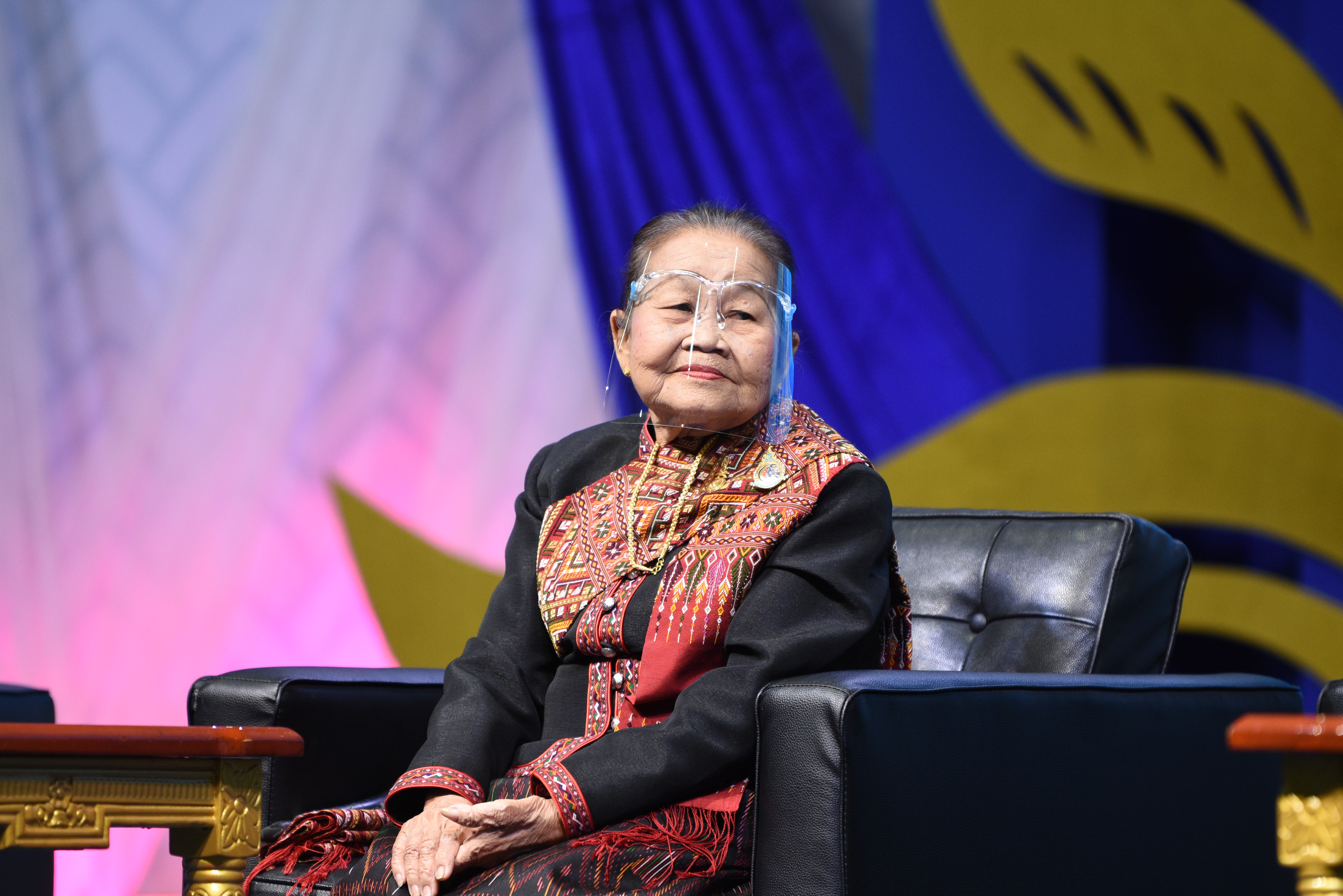 OTOP ศิลปาชีพประทีปไทยจัดยิ่งใหญ่ เปิดตัว 4 ทหารเสือราชินีผ้าไหมไทย เชิดชูเป็นครูศิลป์แห่งแผ่นดิน ผู้สืบสานพระราชปณิธาน สมเด็จพระนางเจ้าสิริกิติ์ พระบรมราชินีนาถ พระบรมราชชนนีพันปีหลวง ในการถวายงานอนุรักษ์และรักษามรดกทางวัฒนธรรมอันล้ำค่า ต่อยอดสู่รุ่นลูกหลานไม่ให้สูญหายไปจากแผ่นดินไทย