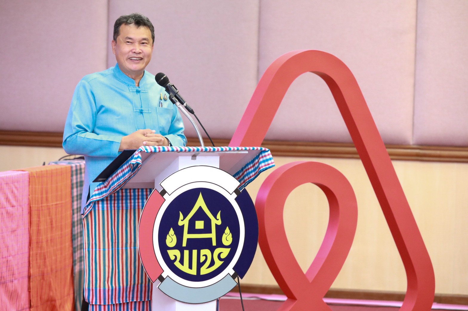 พช. จับมือ Airbnb เปิดหมู่บ้านนวัตวิถีไทย สู่ตลาดโลก  ต่อยอดแคมเปญนอกเหนือจากเมืองใหญ่ Meet Thailand’s Villages a Beyond Big Cities initiative