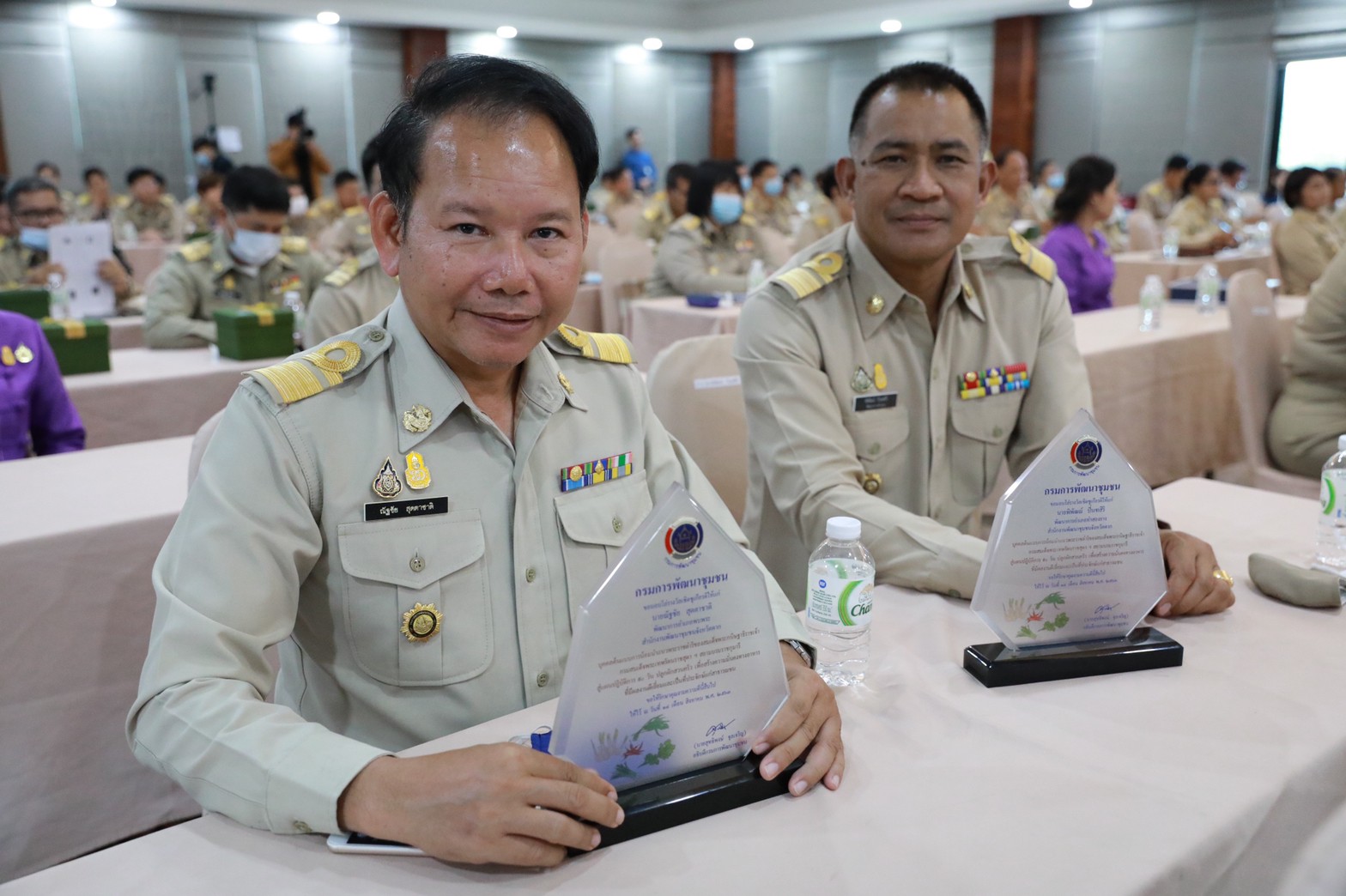 พช. มอบประกาศเกียรติคุณ เกษียณอายุราชการ เชิดชูเกียรติบุคลากรดีเด่น พร้อมน้อมนำหลักทฤษฎีใหม่ประยุกต์ สู่ “โคก หนอง นา โมเดล” ขับเคลื่อนงานพัฒนา บำบัดทุกข์ บำรุงสุขสู่ชุมชนอย่างยั่งยืน