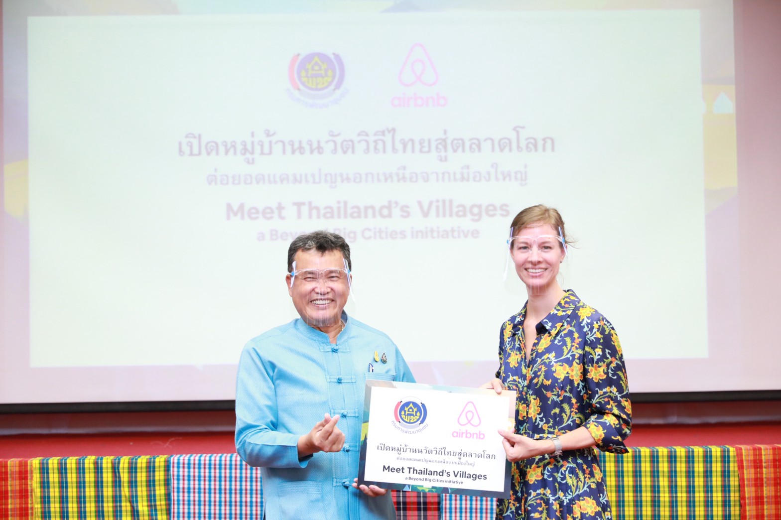 พช. จับมือ Airbnb เปิดหมู่บ้านนวัตวิถีไทย สู่ตลาดโลก  ต่อยอดแคมเปญนอกเหนือจากเมืองใหญ่ Meet Thailand’s Villages a Beyond Big Cities initiative