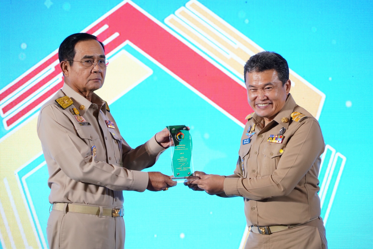 กรมการพัฒนาชุมชน คว้า 2 รางวัล องค์กรที่มีความเป็นเลิศในการบริหารจัดการด้านการเงินการคลัง ให้เป็นไปอย่างถูกต้อง โปร่งใส