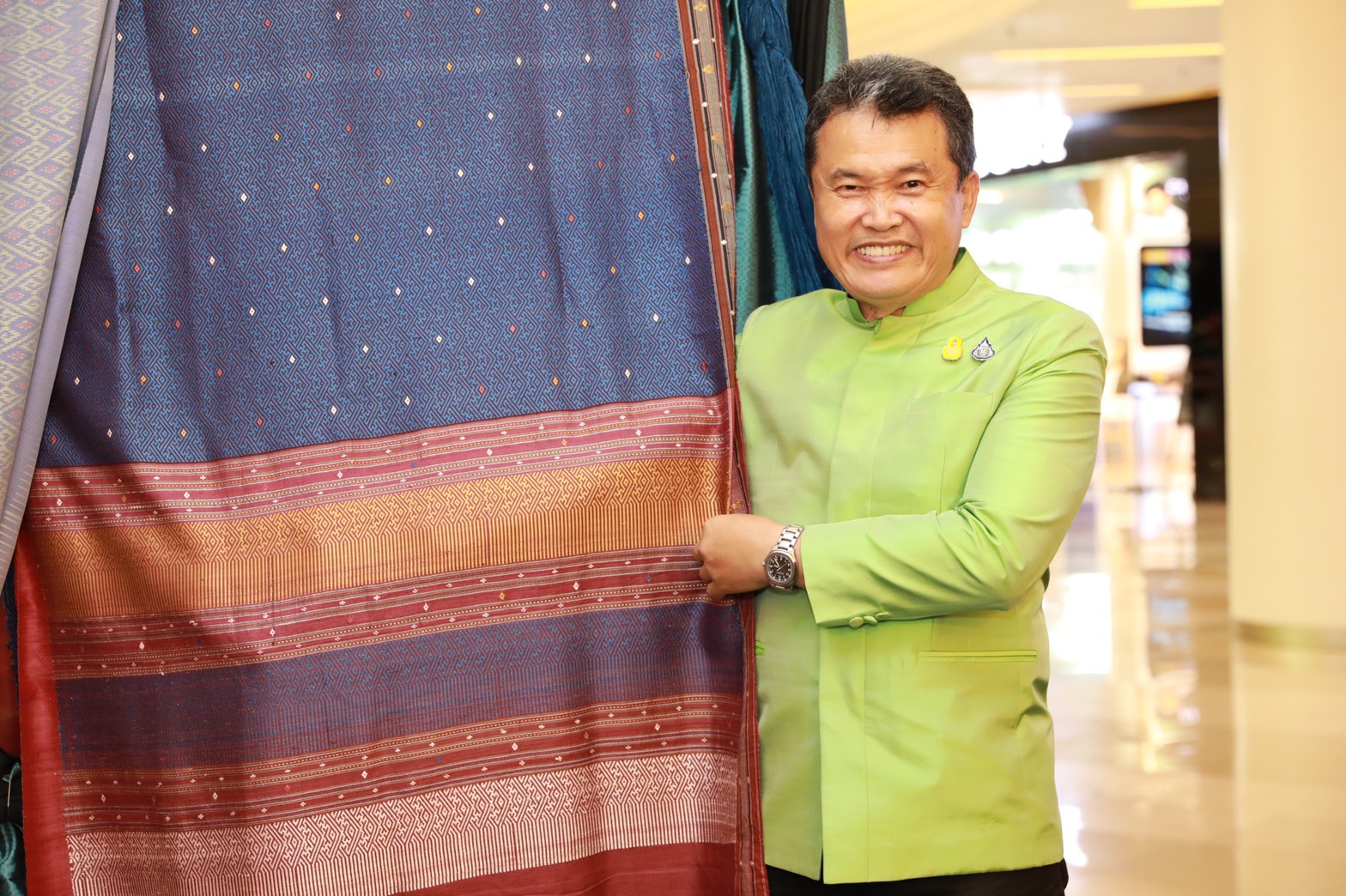 พช. ชวนคนไทย ร่วม ชม ชิม ช้อป และอนุรักษ์มรดกภูมิปัญญาอาหารถิ่น สืบสานงานผ้าไทย  ในงาน “OTOP To The Town” ภูมิปัญญาไทย ใจกลางเมือง ช่วยคนไทย หลังฝ่าภัยโควิด ณ ศูนย์การค้าสยามพารากอน