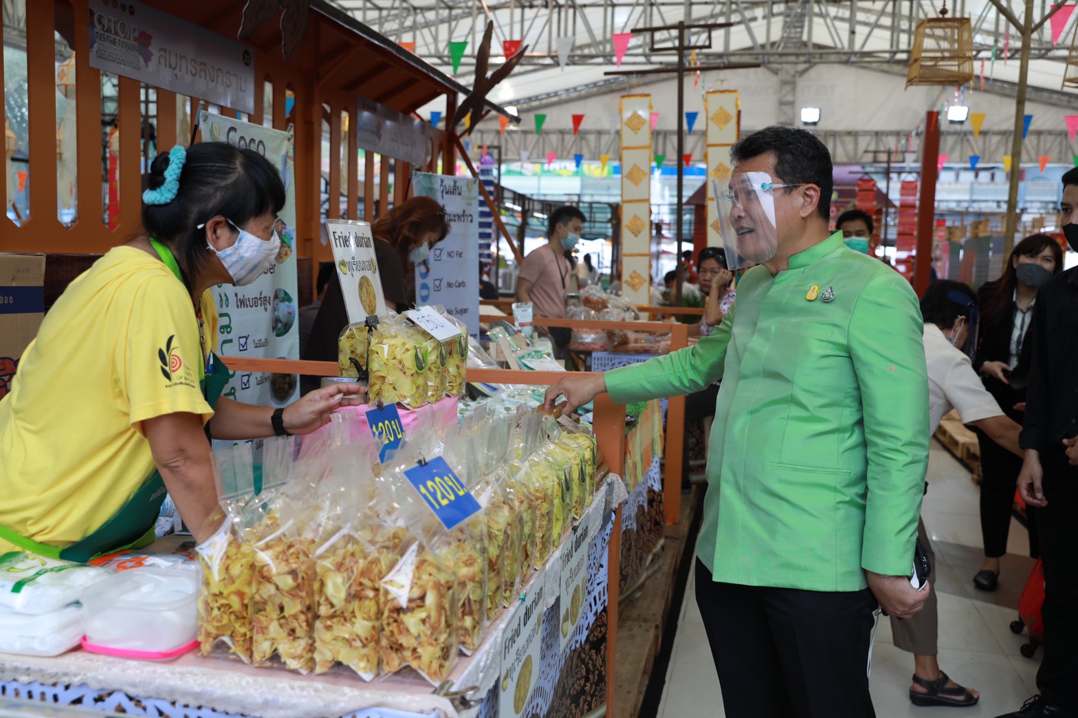 พช. ชวนคนไทย ร่วม ชม ชิม ช้อป และอนุรักษ์มรดกภูมิปัญญาอาหารถิ่น สืบสานงานผ้าไทย  ในงาน “OTOP To The Town” ภูมิปัญญาไทย ใจกลางเมือง ช่วยคนไทย หลังฝ่าภัยโควิด ณ ศูนย์การค้าสยามพารากอน