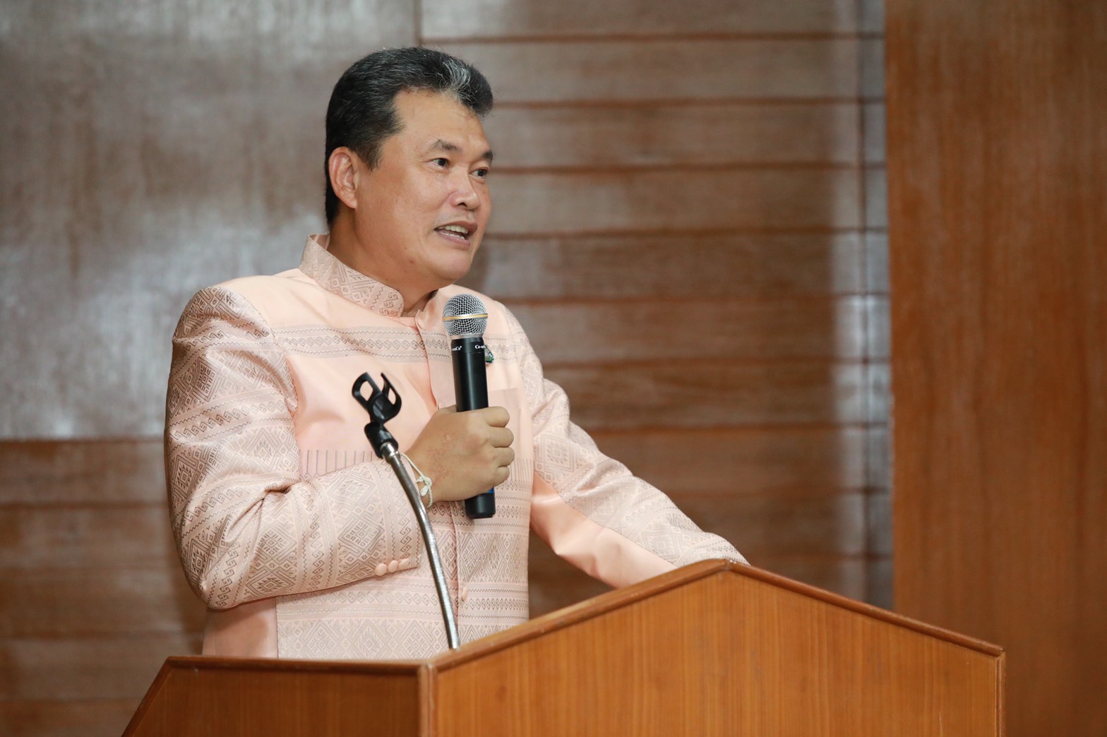 พช.  ผนึกกำลัง สกพอ. และ ม.บูรพา บันทึกข้อตกลงความร่วมมือ ขับเคลื่อนโครงการบัณฑิตอาสาต้นแบบพื้นที่เขตพัฒนาพิเศษ (EEC) 3 จังหวัด โซ่ข้อกลางสื่อสารความเข้าใจหนุนบัณฑิตจบใหม่ใช้ความรู้พัฒนาบ้านเกิด