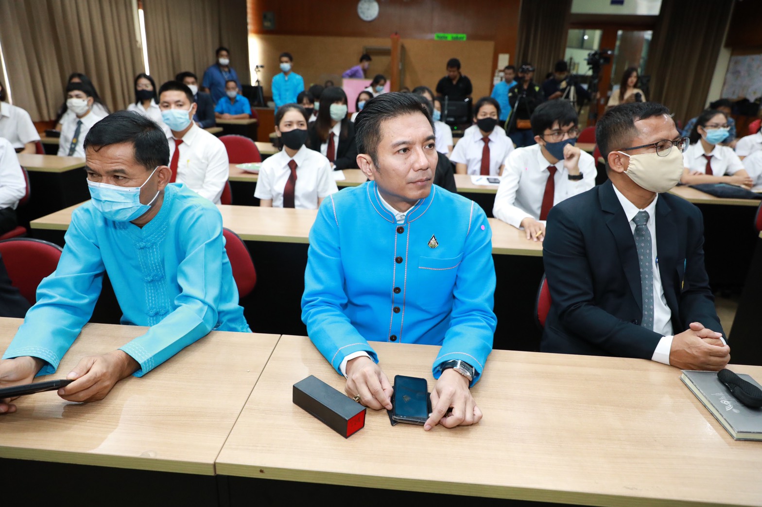 พช.  ผนึกกำลัง สกพอ. และ ม.บูรพา บันทึกข้อตกลงความร่วมมือ ขับเคลื่อนโครงการบัณฑิตอาสาต้นแบบพื้นที่เขตพัฒนาพิเศษ (EEC) 3 จังหวัด โซ่ข้อกลางสื่อสารความเข้าใจหนุนบัณฑิตจบใหม่ใช้ความรู้พัฒนาบ้านเกิด