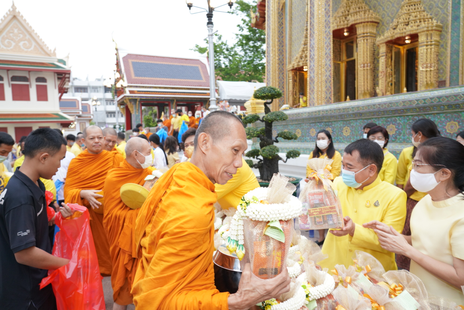 สมเด็จพระสังฆราชฯ นำประชาชนบำเพ็ญกุศลเพื่อน้อมรำลึกในพระมหากรุณาธิคุณ ในหลวงรัชกาลที่ 9