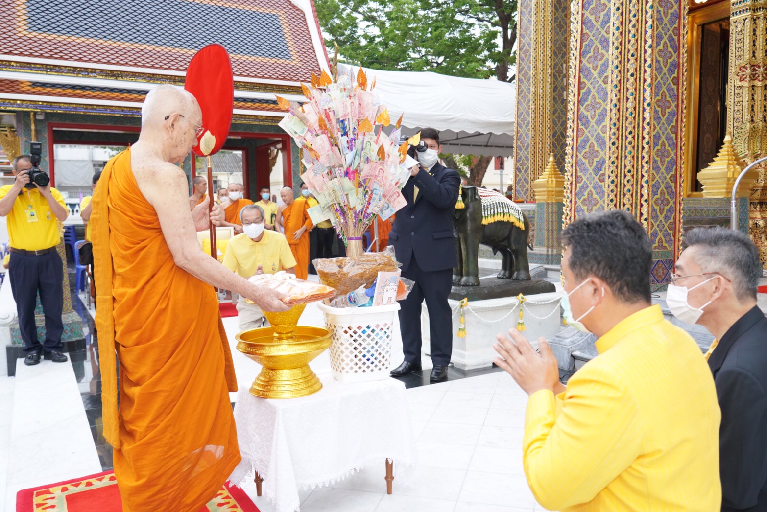 สมเด็จพระสังฆราชฯ นำประชาชนบำเพ็ญกุศลเพื่อน้อมรำลึกในพระมหากรุณาธิคุณ ในหลวงรัชกาลที่ 9