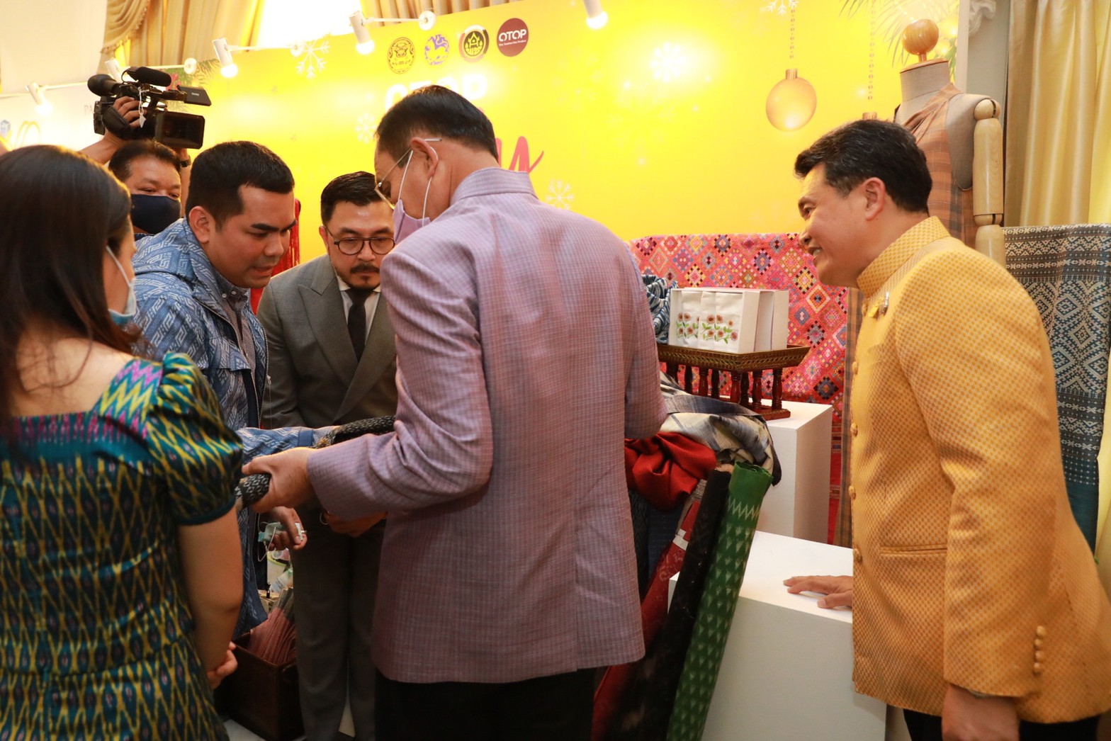 นายกรัฐมนตรี เชิญชวนคนไทยเที่ยวงาน “OTOP City 2020”  ศูนย์รวมมรดกภูมิปัญญาจากท้องถิ่น พร้อมคัดสรรผลิตภัณฑ์ชุมชน 76 จังหวัด ให้เลือกช้อปกันอย่างจุใจ ภายใต้แนวคิด “ของขวัญปีใหม่ ล้ำค่าถูกใจ รวมไว้ใน OTOP City 2020”  ระหว่างวันที่ 19 – 27 ธันวาคม 2563 ณ อาคารชาเลนเจอร์  1 – 3 อิมแพ็ค เมืองทองธานี