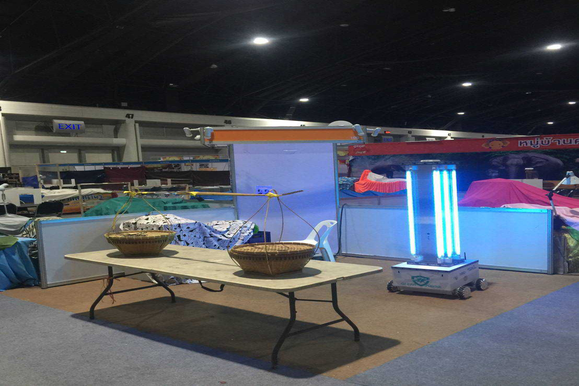 มท.1 สั่งคุมเข้ม งาน “OTOP City 2020” ป้องกันการแพร่ระบาดโรคติดเชื้อไวรัสโควิด -19 คัดกรองตรวจวัดอุณหภูมิ ย้ำตั้งการ์ดสูง ให้ผู้มาเที่ยวชมงานและผู้ประกอบการ  สวมหน้ากากอนามัยตลอดเวลา พร้อมแจกเจลแอลกอฮอล์ตลอดงาน