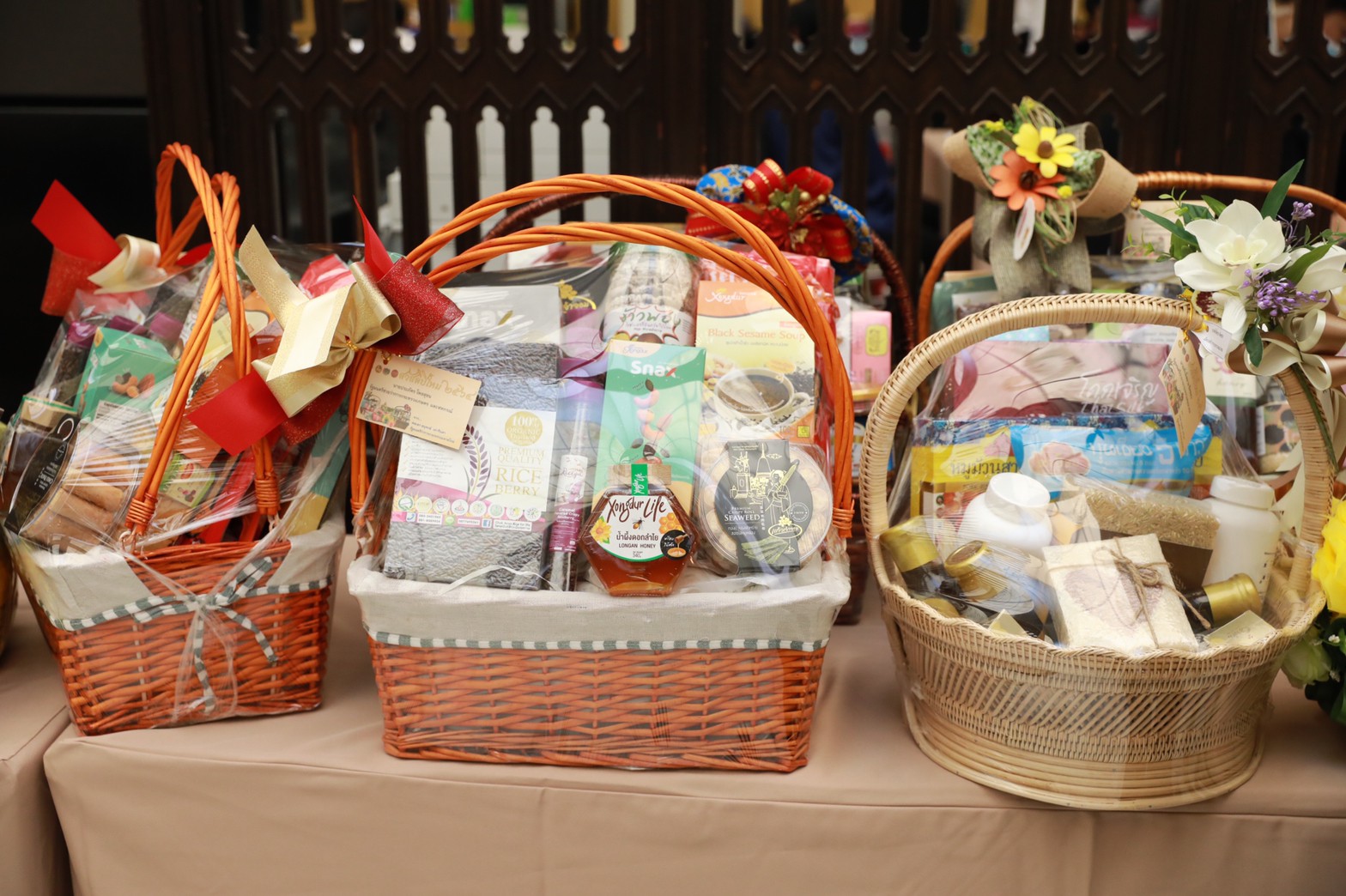 นายกรัฐมนตรี เชิญชวนคนไทยเที่ยวงาน “OTOP City 2020”  ศูนย์รวมมรดกภูมิปัญญาจากท้องถิ่น พร้อมคัดสรรผลิตภัณฑ์ชุมชน 76 จังหวัด ให้เลือกช้อปกันอย่างจุใจ ภายใต้แนวคิด “ของขวัญปีใหม่ ล้ำค่าถูกใจ รวมไว้ใน OTOP City 2020”  ระหว่างวันที่ 19 – 27 ธันวาคม 2563 ณ อาคารชาเลนเจอร์  1 – 3 อิมแพ็ค เมืองทองธานี