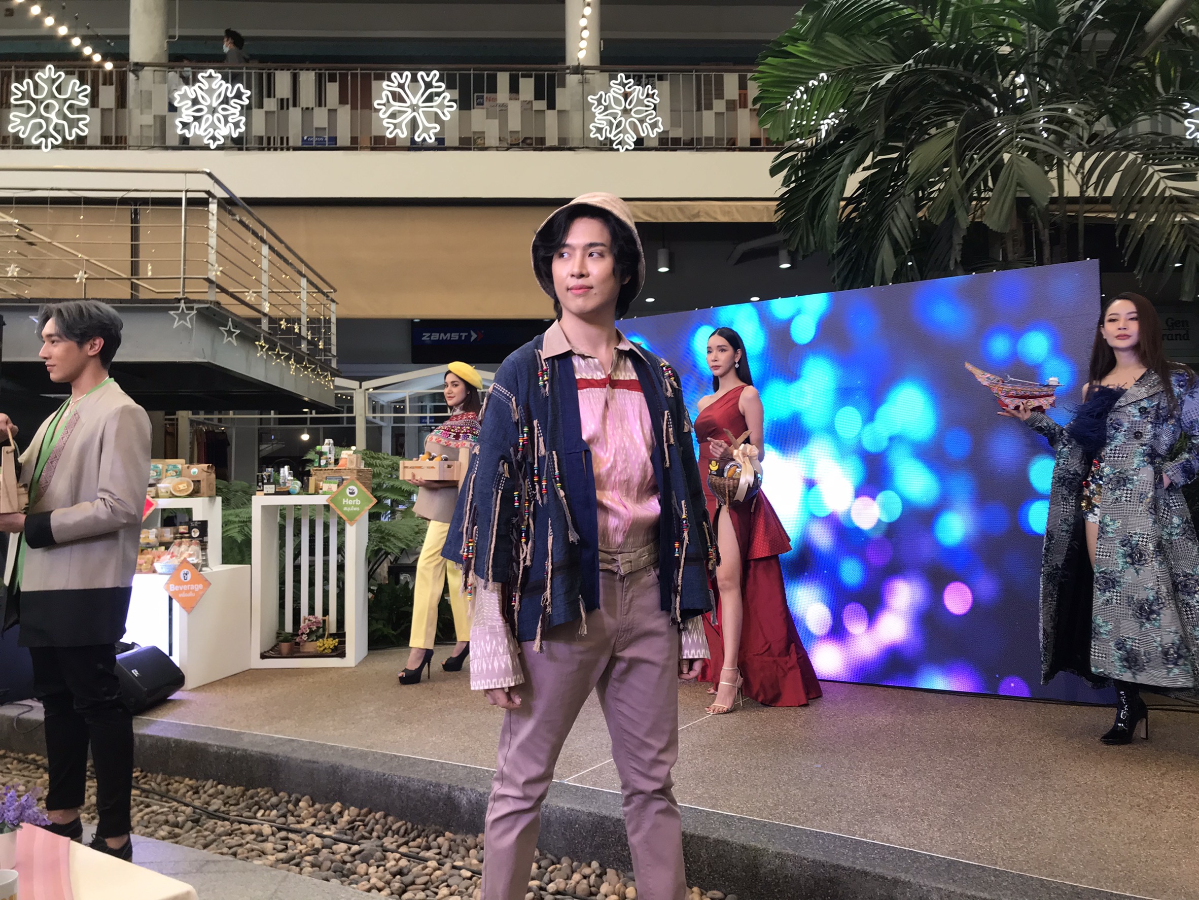 ศูนย์สารสนเทศเพื่อการพัฒนาชุมชน ร่วมงานกิจกรรมทดสอบตลาด (ออฟไลน์) D OTOP FESTIVAL : ทำ D ได้ดี (TUM D DAI DEE)