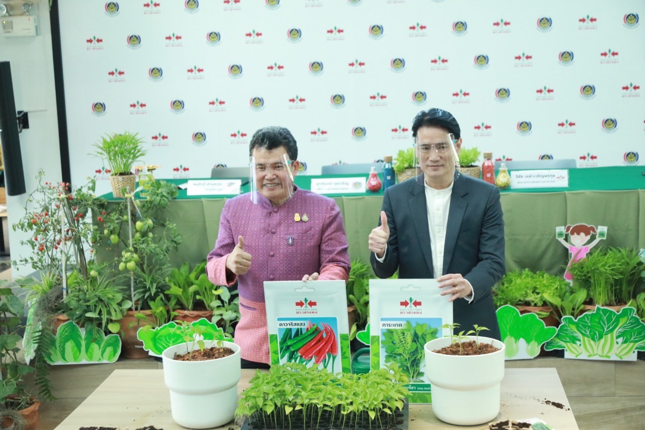 พช. รุกต่อเฟส 2 “ปลูกผักสวนครัว” สร้างความมั่นคงทางอาหาร หลังประสบความสำเร็จนำพาประชาชนพ้นวิกฤตโควิด-19 จับมือ “เมล็ดพันธุ์ผักตราศรแดง” มอบเมล็ดพันธุ์สู่ประชาชน เดินหน้าต่อเนื่อง “ปฏิบัติการ 90 วัน ปลูกผักสวนครัวเพื่อสร้างความมั่นคงทางอาหาร” ชวนประชาชนสร้างวัฒนธรรมปลูกพืชผักสวนครัวฝ่าวิกฤตโควิดไปด้วยกัน